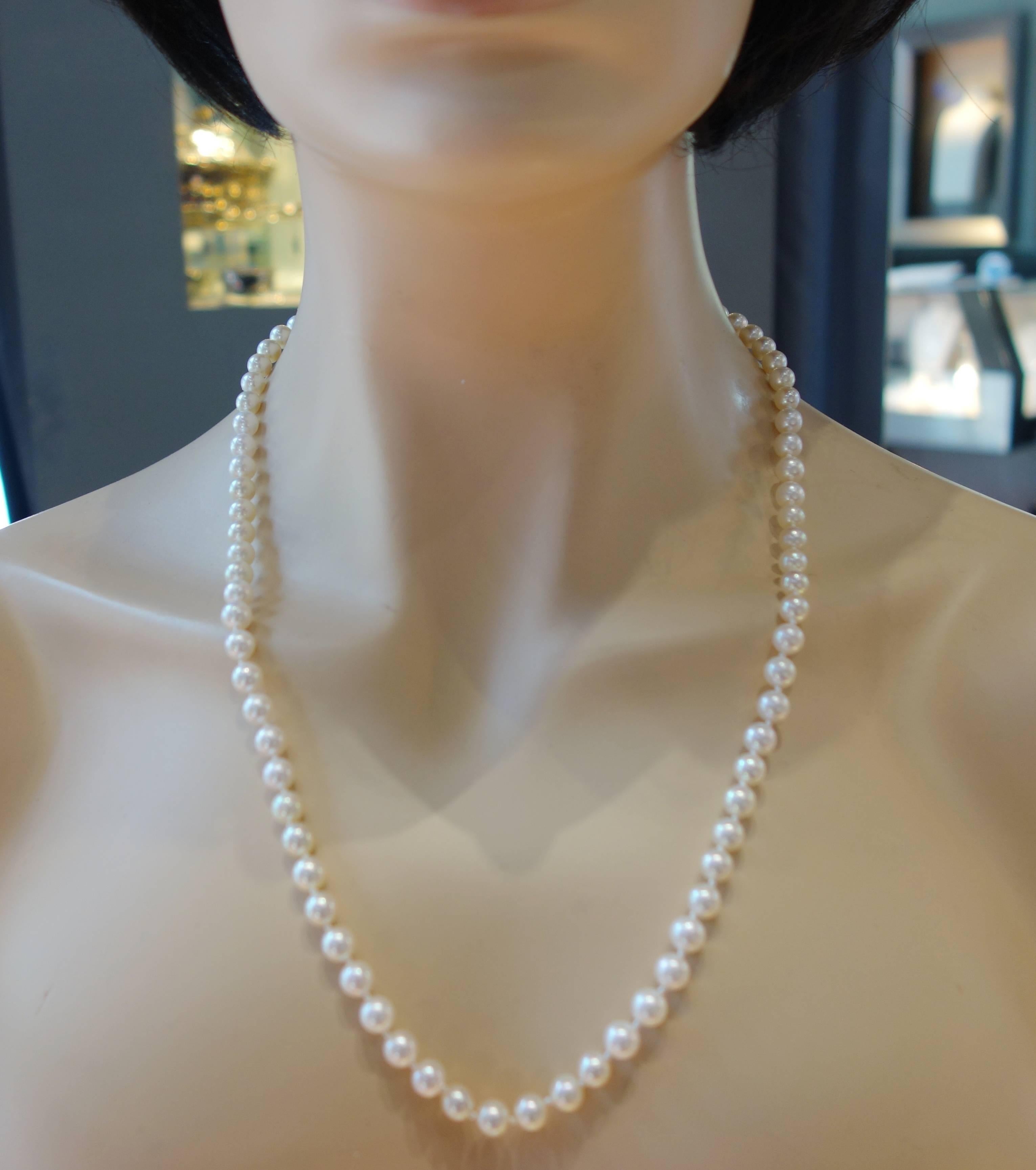 Fine Strand of Pearls with a Diamond Clasp 3