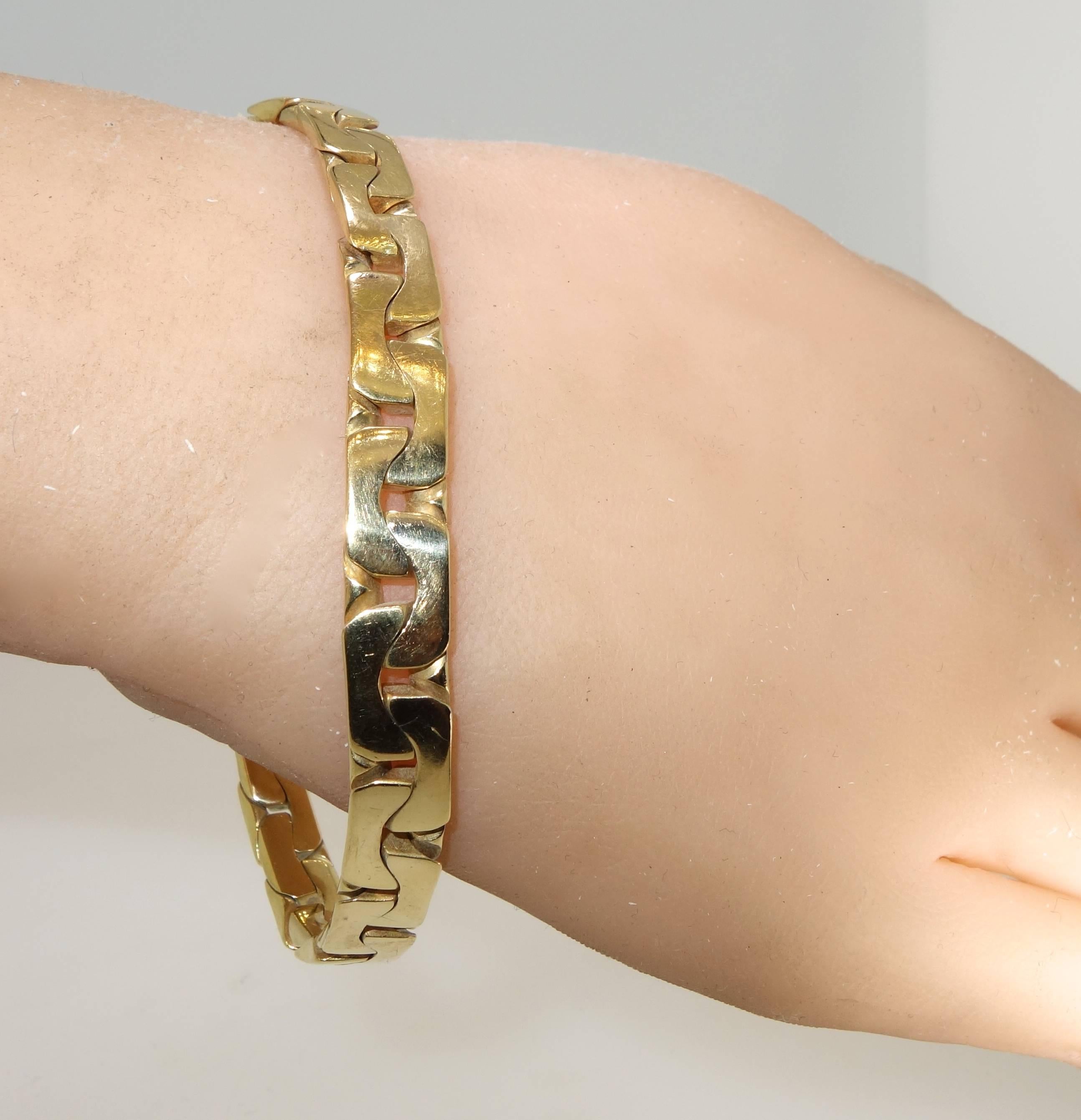 18K gold weighing 43.14 grams, the unusual locking links creates an interesting statement for the wrist.  This bracelet is 7.5 inches long with a nice locking clasp.