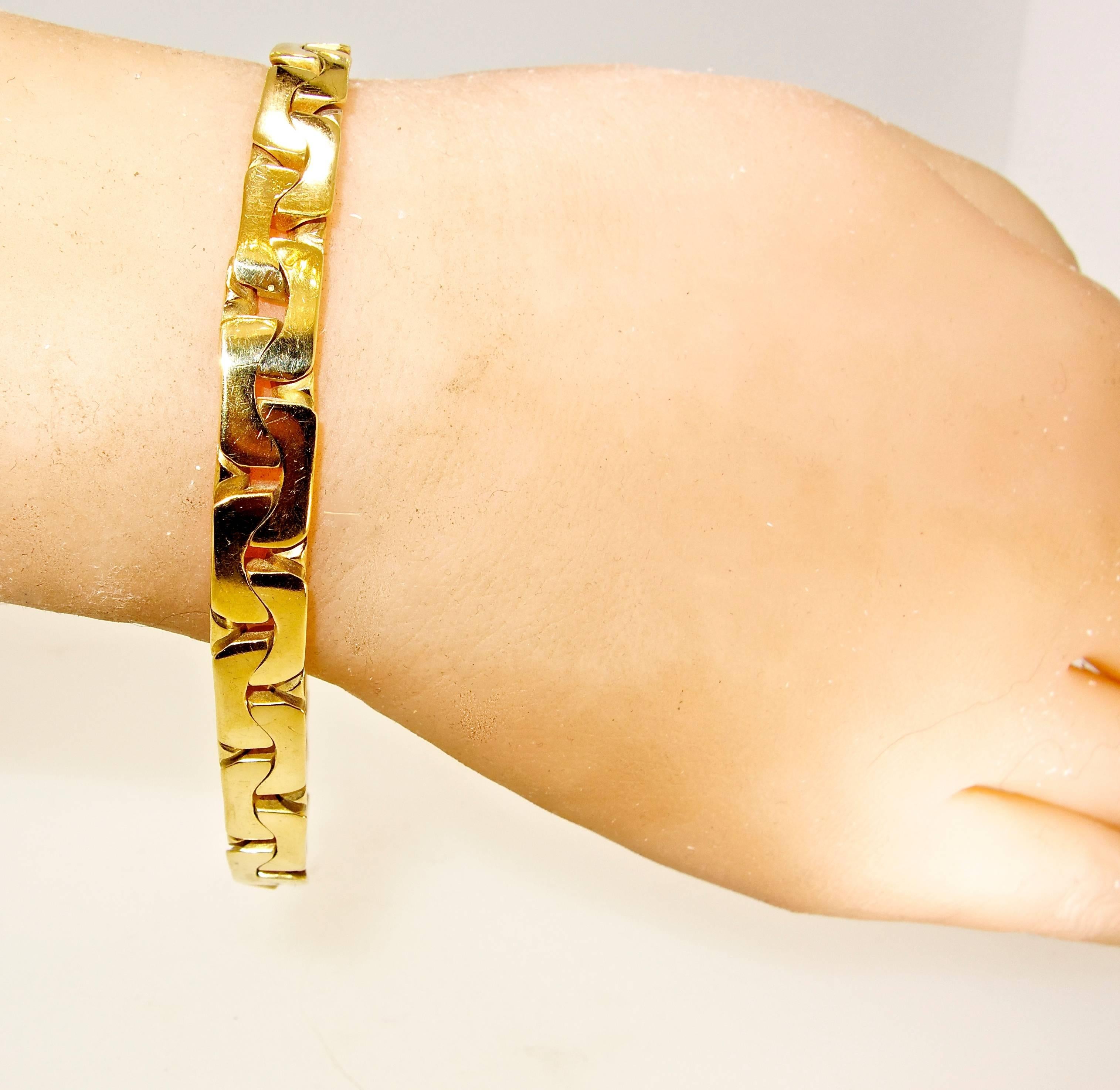 Contemporary Unusual Gold Link Bracelet