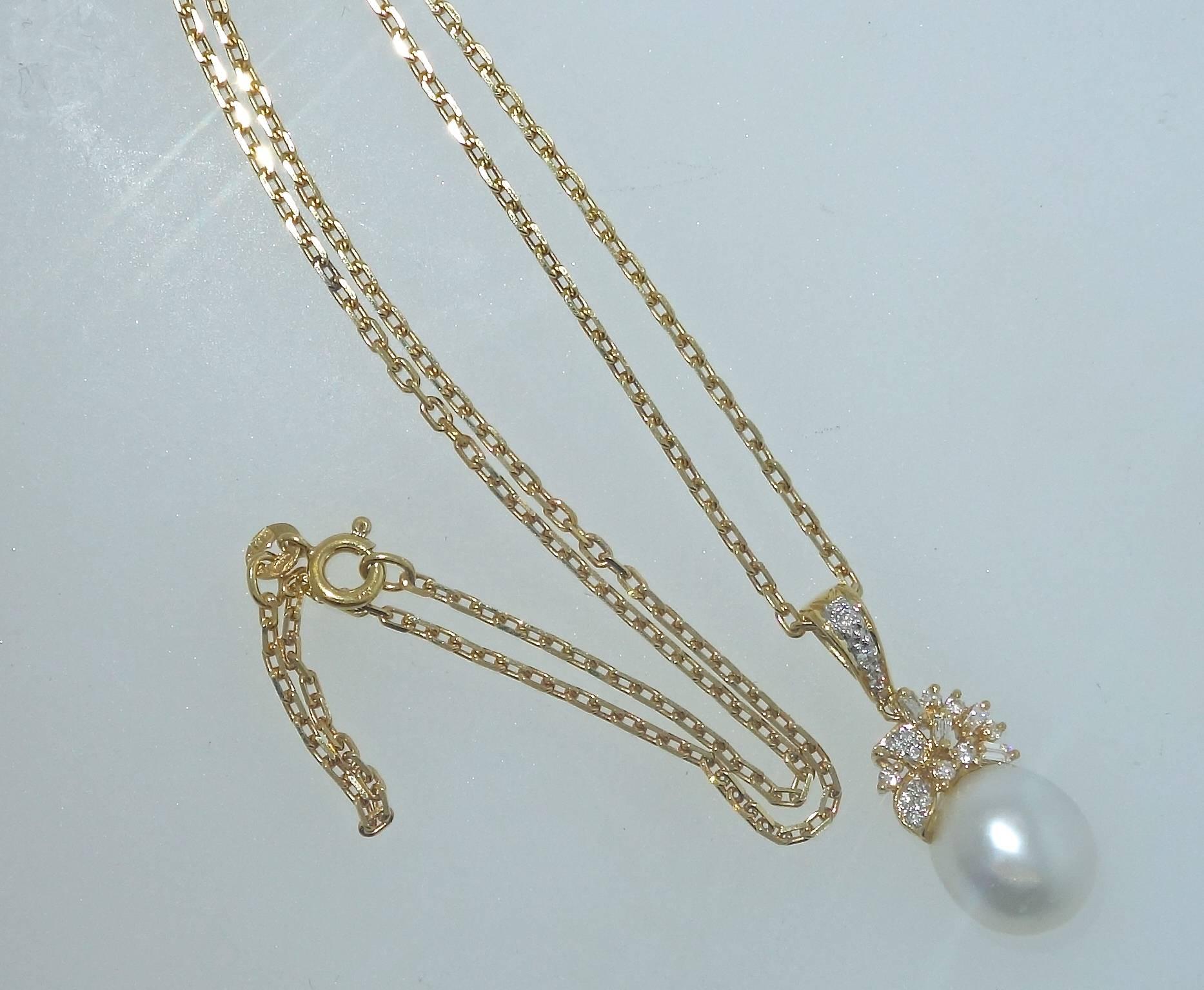 Contemporary South Sea Pearl and Diamond Pendant Necklace