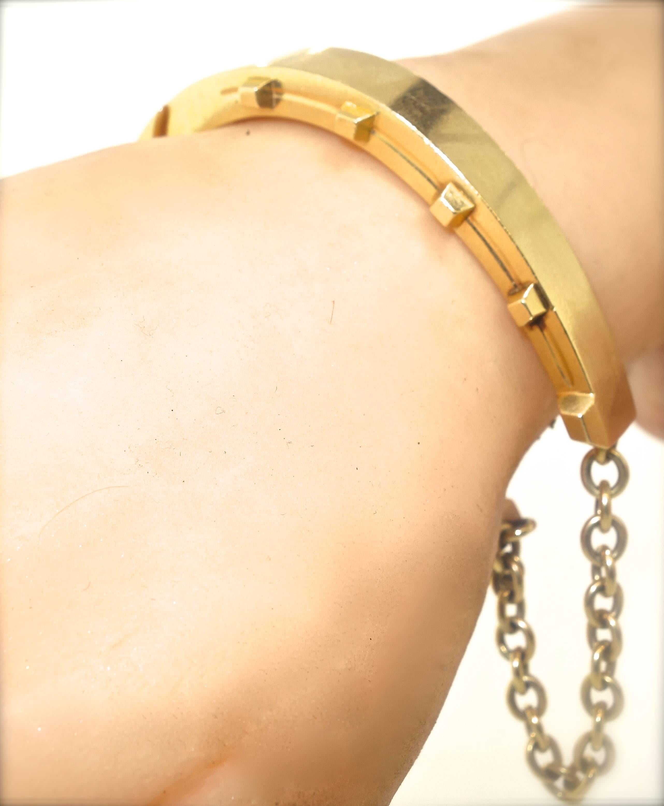 Women's or Men's Antique Gold Horse-Shoe Motif Bracelet.