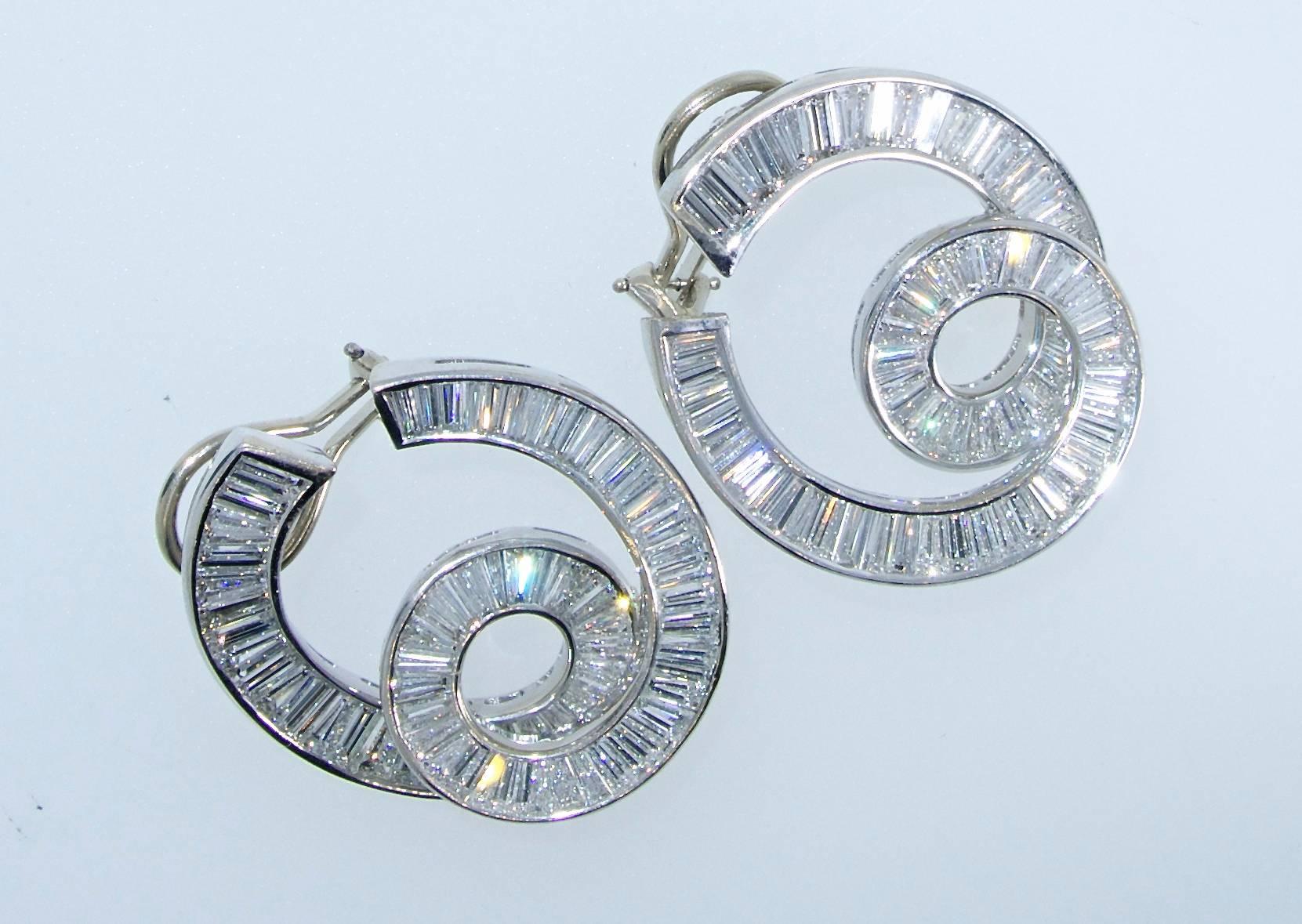 Diamond and Platinum Earrings In Excellent Condition In Aspen, CO