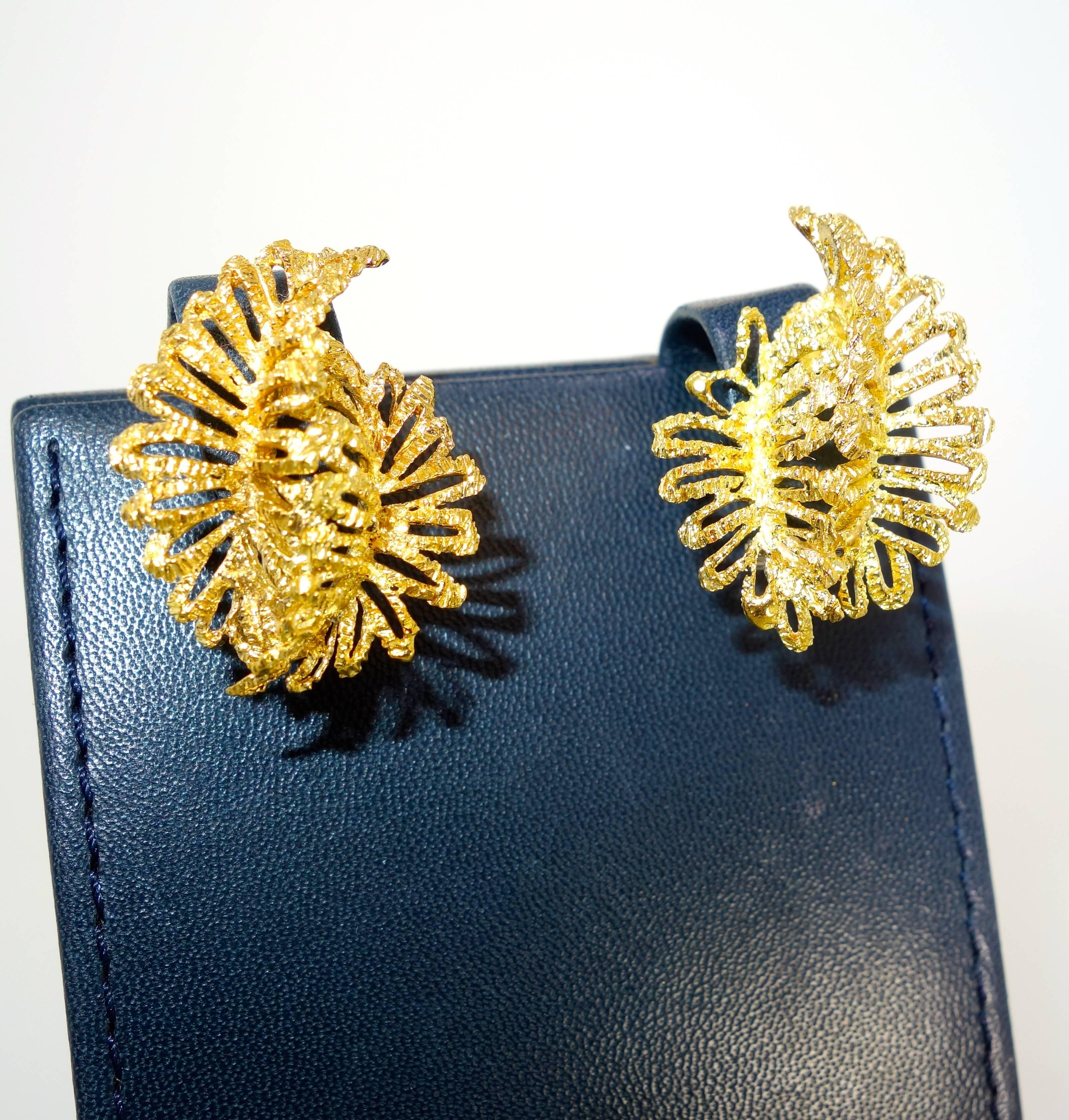 Modern 18 Karat Gold Stylized Leaf Motif Earrings