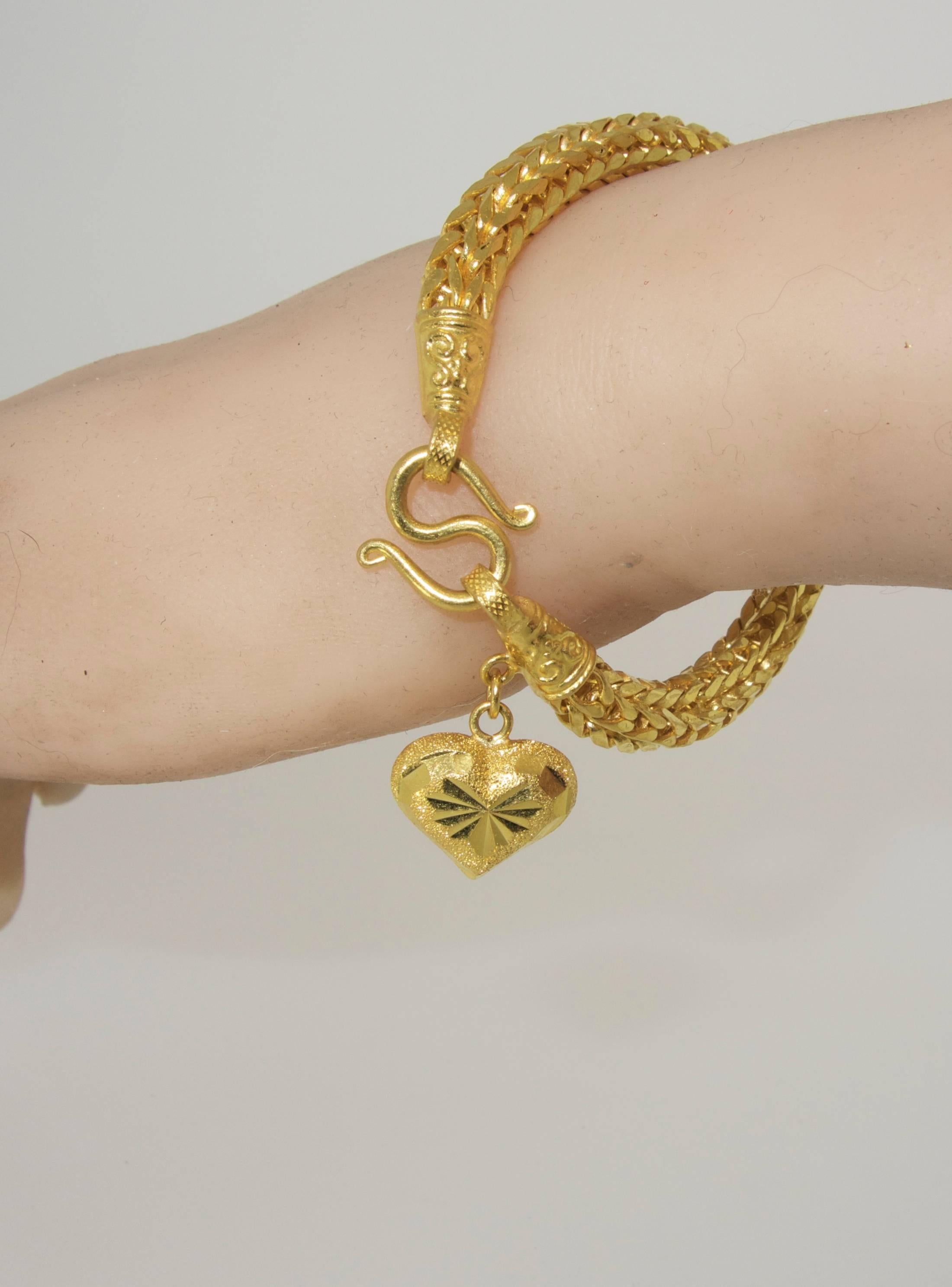 Gold Braided Bracelet with Heart Shaped Charm In Excellent Condition In Aspen, CO