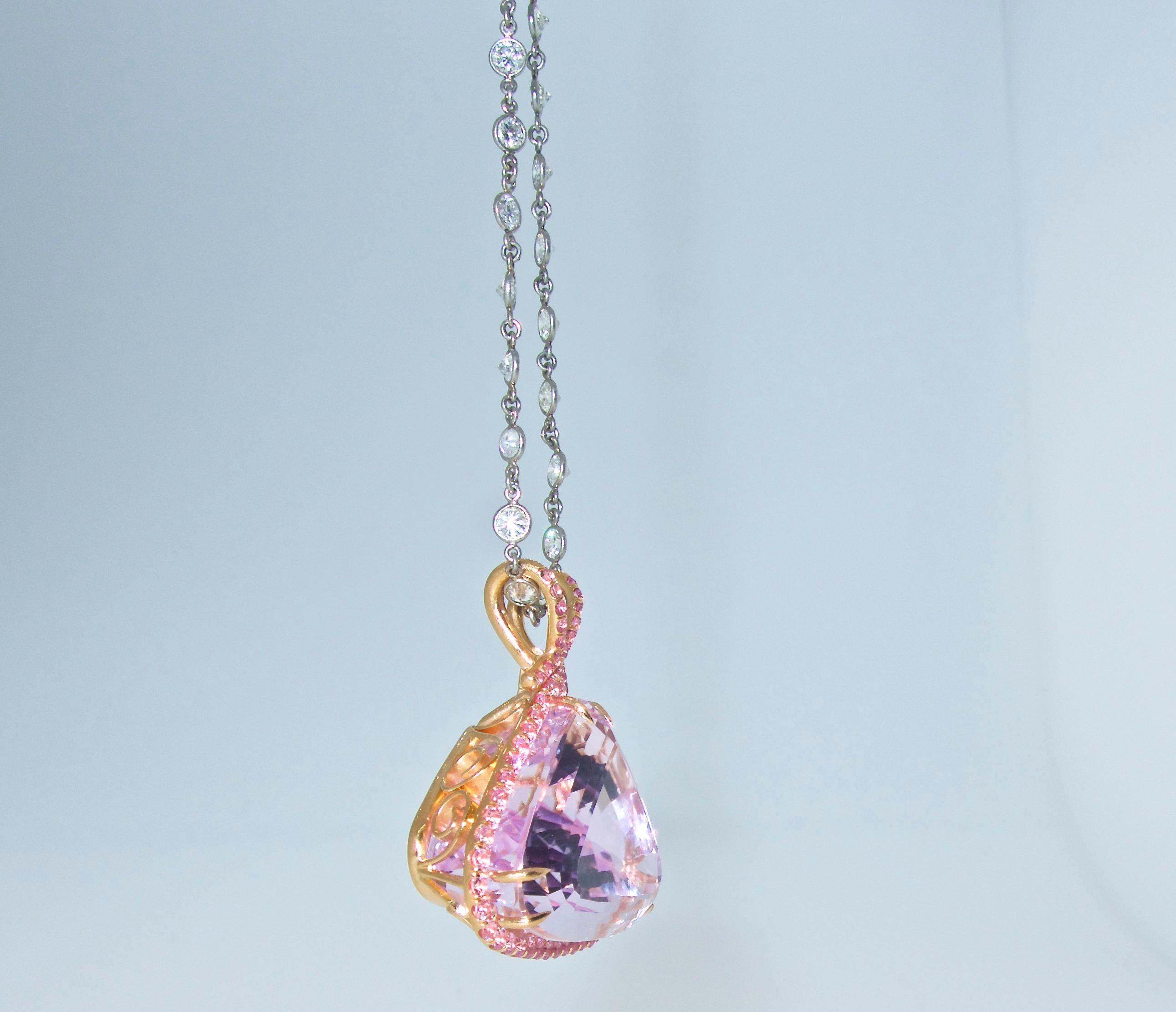 Kunzite and Pink Sapphire and Diamond Pendant-Necklace im Zustand „Hervorragend“ in Aspen, CO