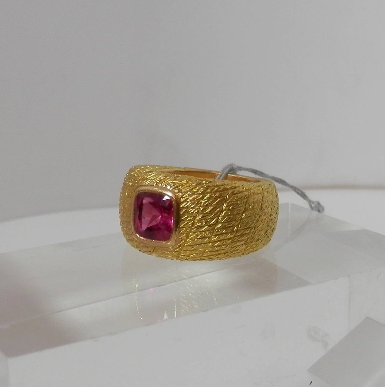 Women's Van Cleef & Arpels pink tourmaline Gold ring