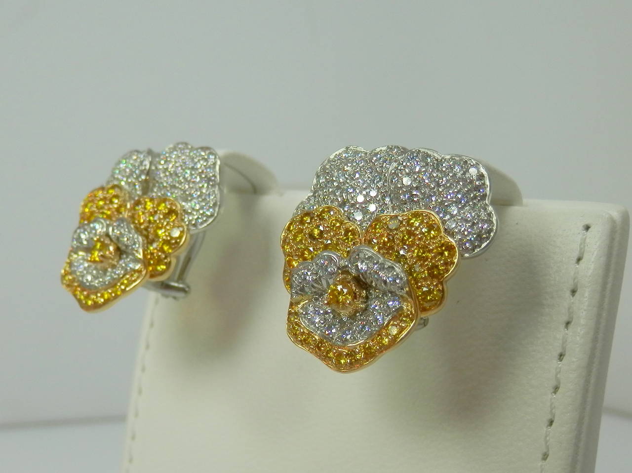 Women's Oscar Heyman Diamond Gold Platinum Pansy Motif Earrings