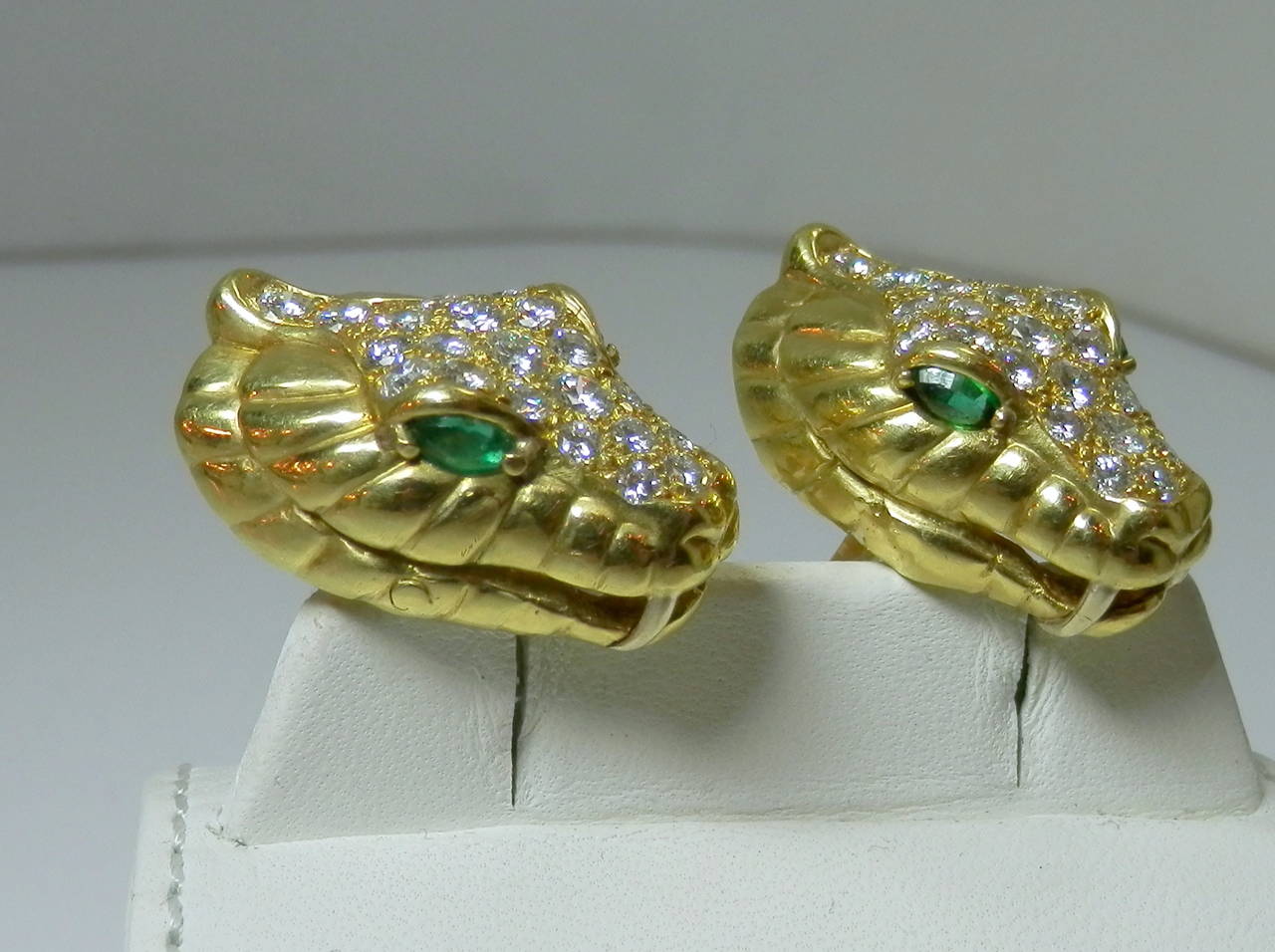 Contemporary Emerald Diamond Gold Serpent Cufflinks