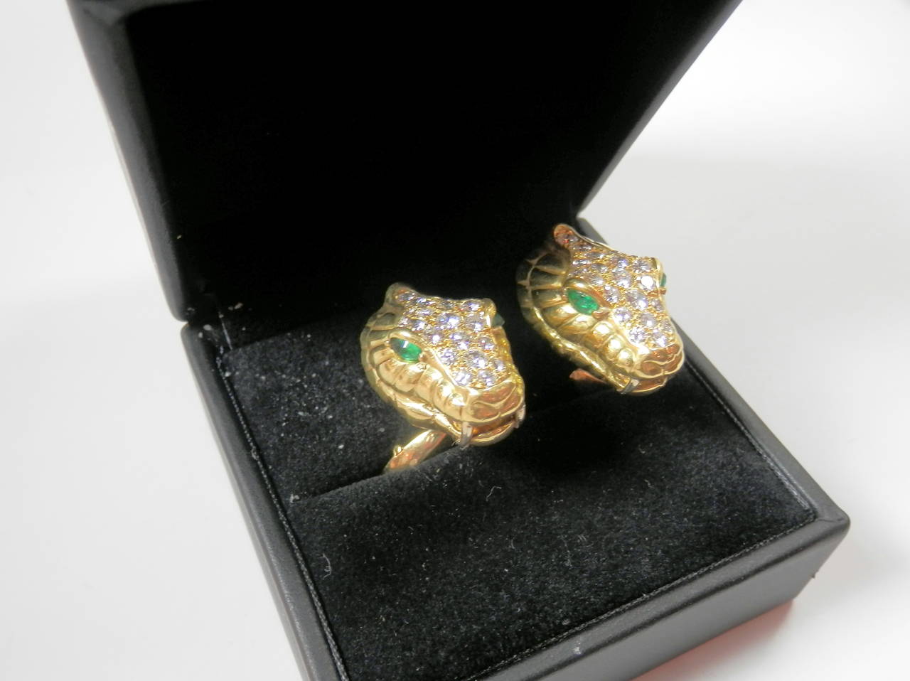 Emerald Diamond Gold Serpent Cufflinks In Excellent Condition In Aspen, CO