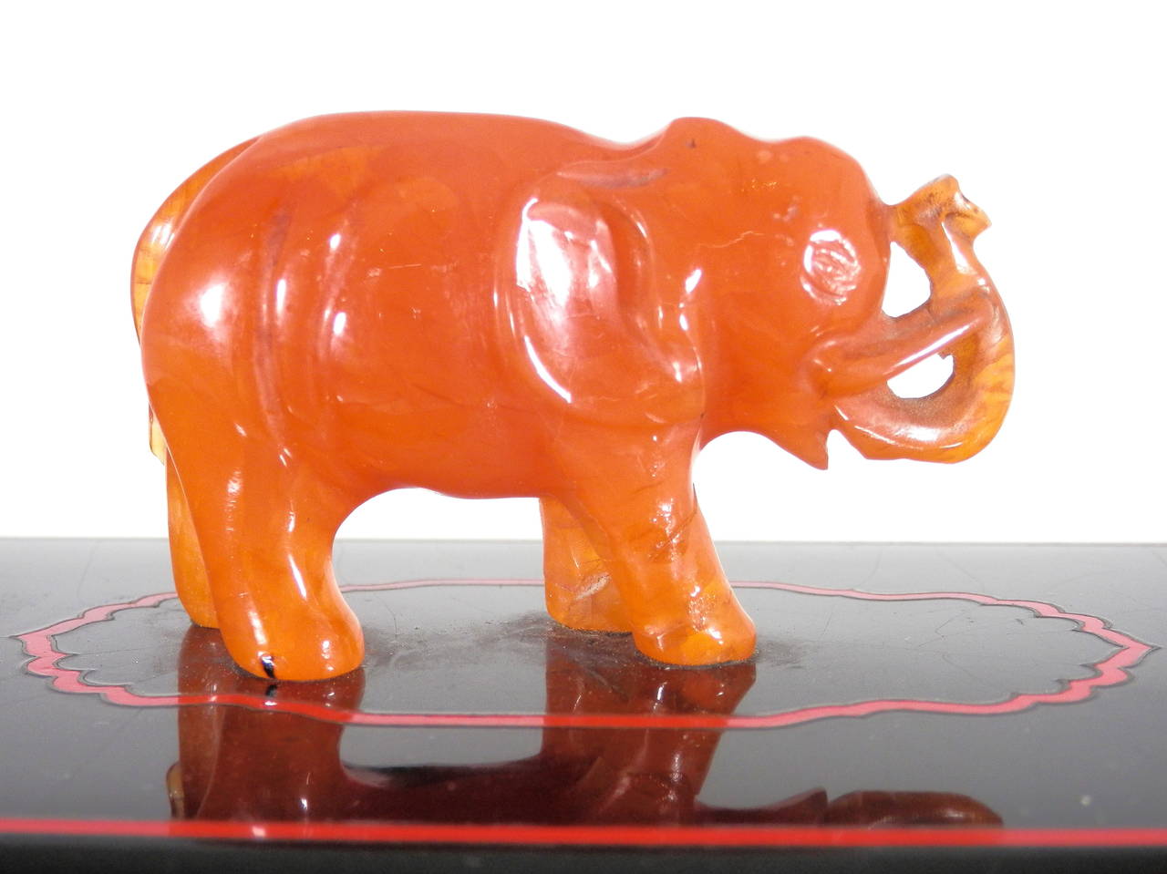 Cartier Art Deco Enamel Lacquer Box with Carved Carnelian Elephant In Good Condition In Aspen, CO