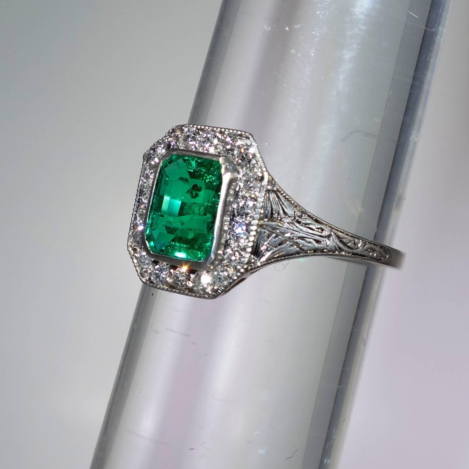 Edwardianischer Smaragd-Diamant-Platin-Ring im Zustand „Hervorragend“ in Aspen, CO