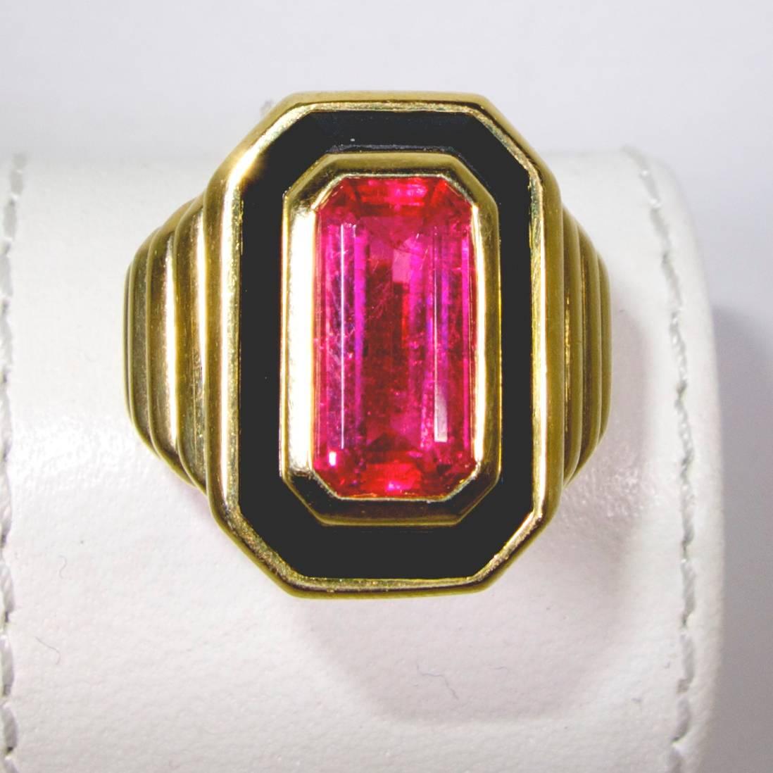 Hot Pink Tourmaline Onyx Gold Ring In Excellent Condition In Aspen, CO