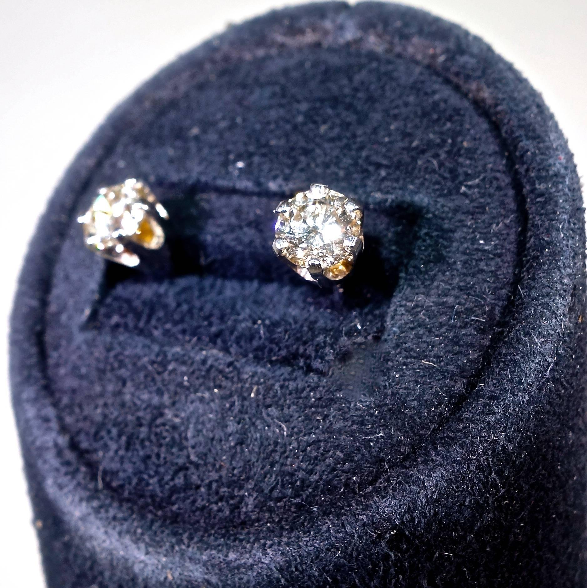 6 prong 18K white gold diamond studs possessing a total diamond weight of 1.ct.  The well matched diamonds are approximately I (near colorless) and VS (very slightly included).  