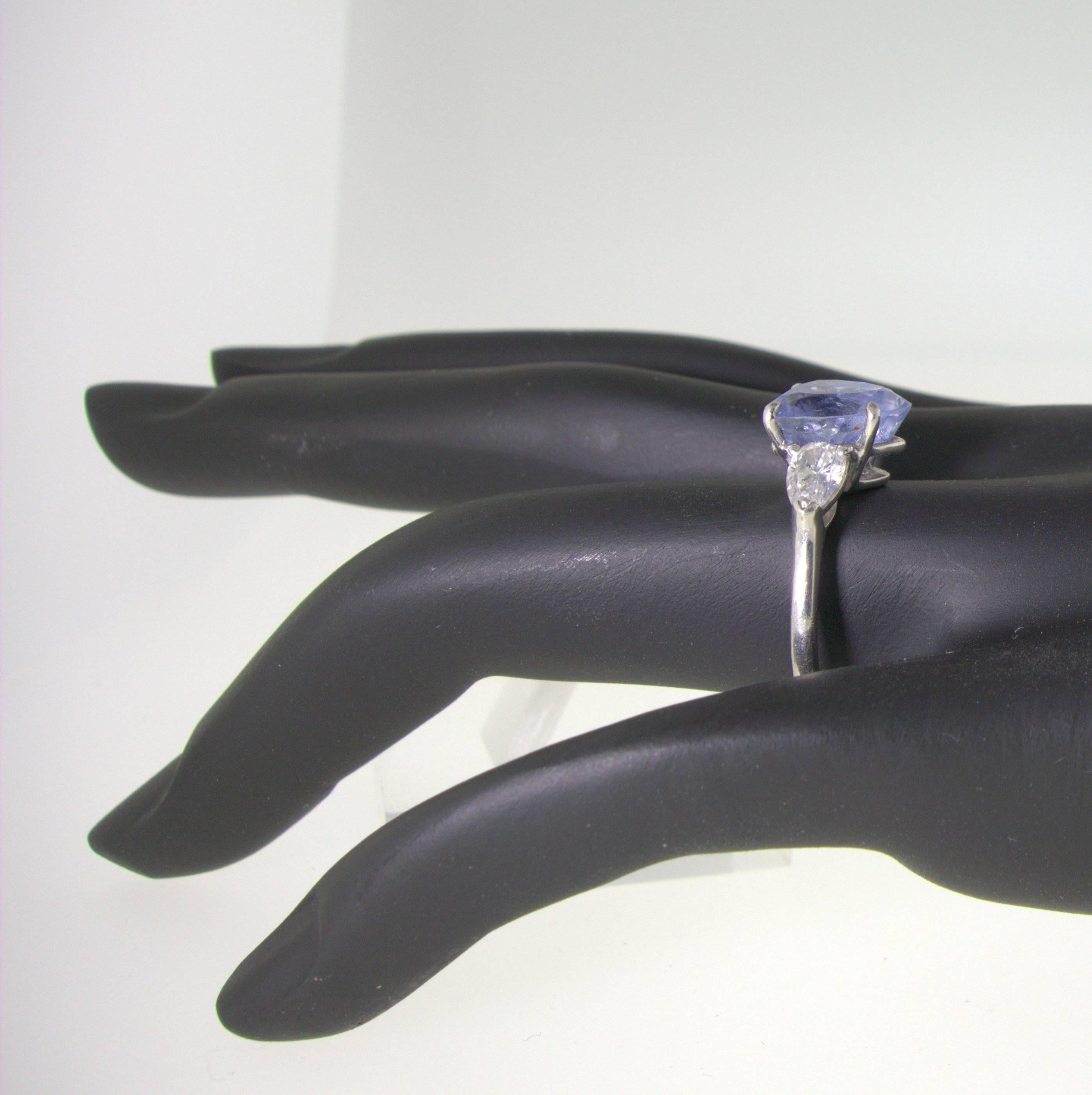 Kornblumenblauer Herzförmiger Saphir Diamant Platin Ring (Zeitgenössisch)