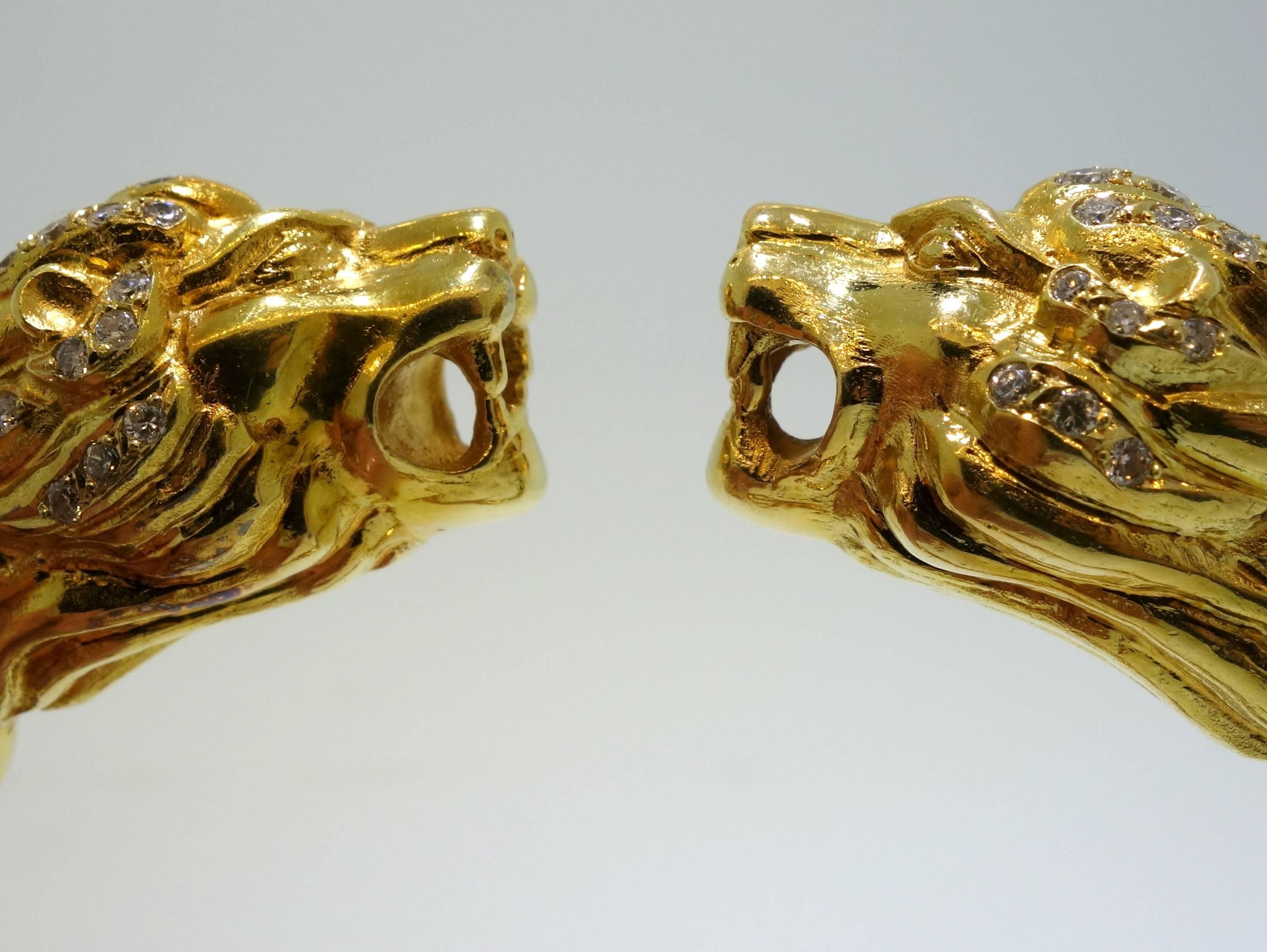 Contemporary  Lion's head gold bangle bracelet