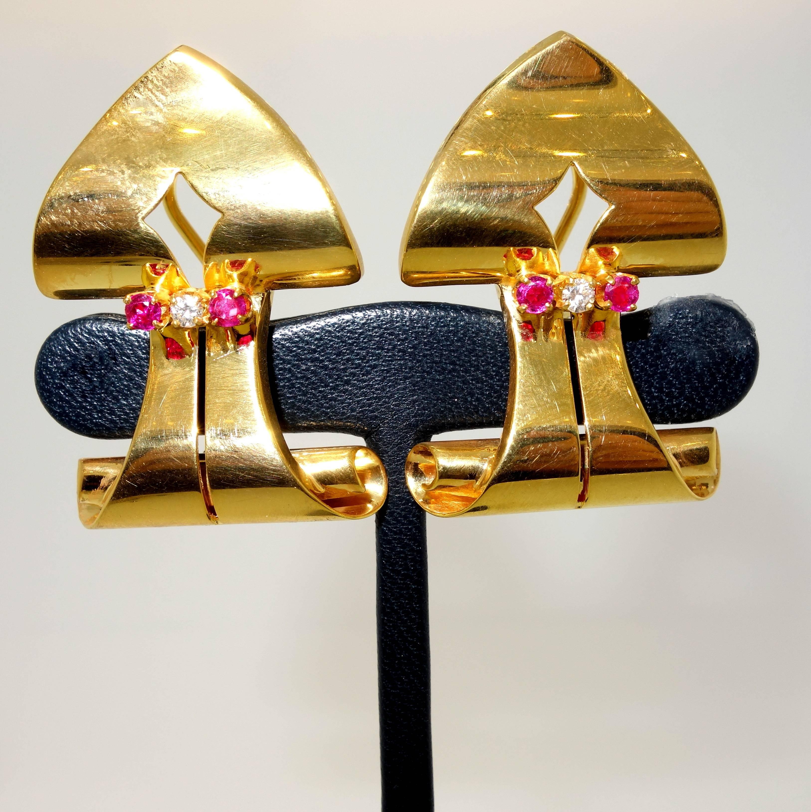 Women's 1950s Retro Ruby Diamond Gold Shield Shape Earrings