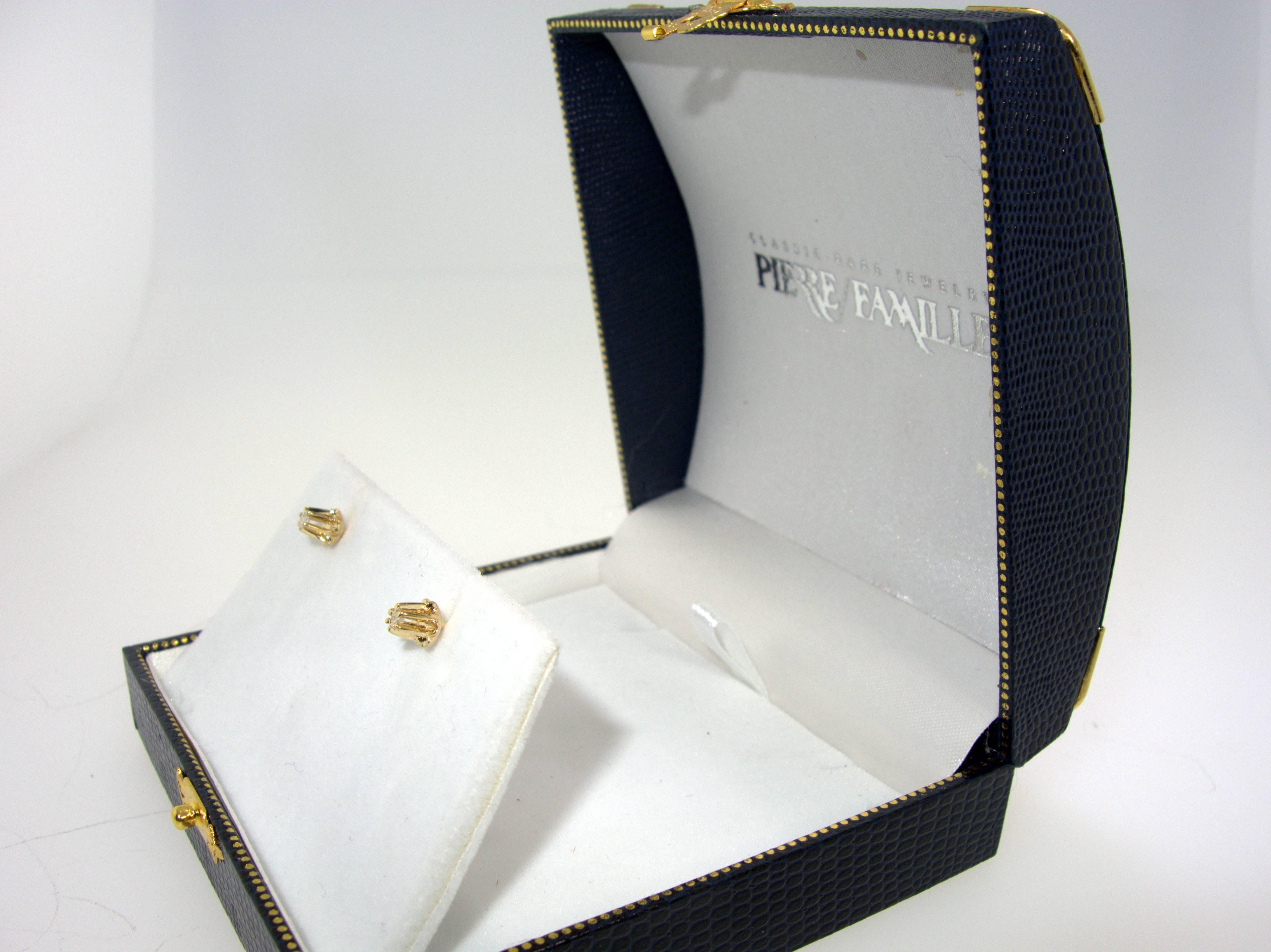 Small buttercup diamond ear studs In Excellent Condition In Aspen, CO
