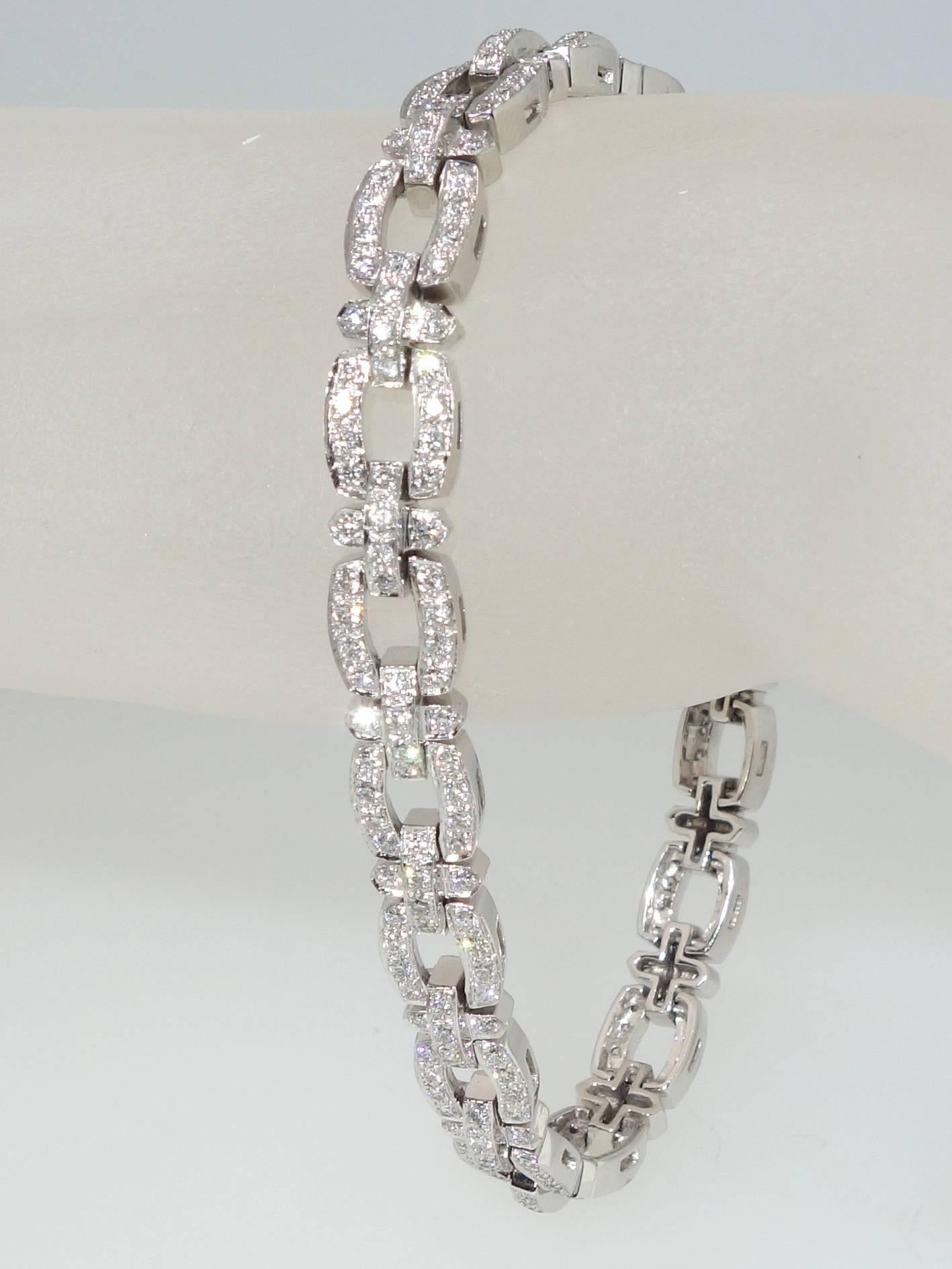Fine Diamond Gold Link Bracelet In Excellent Condition In Aspen, CO