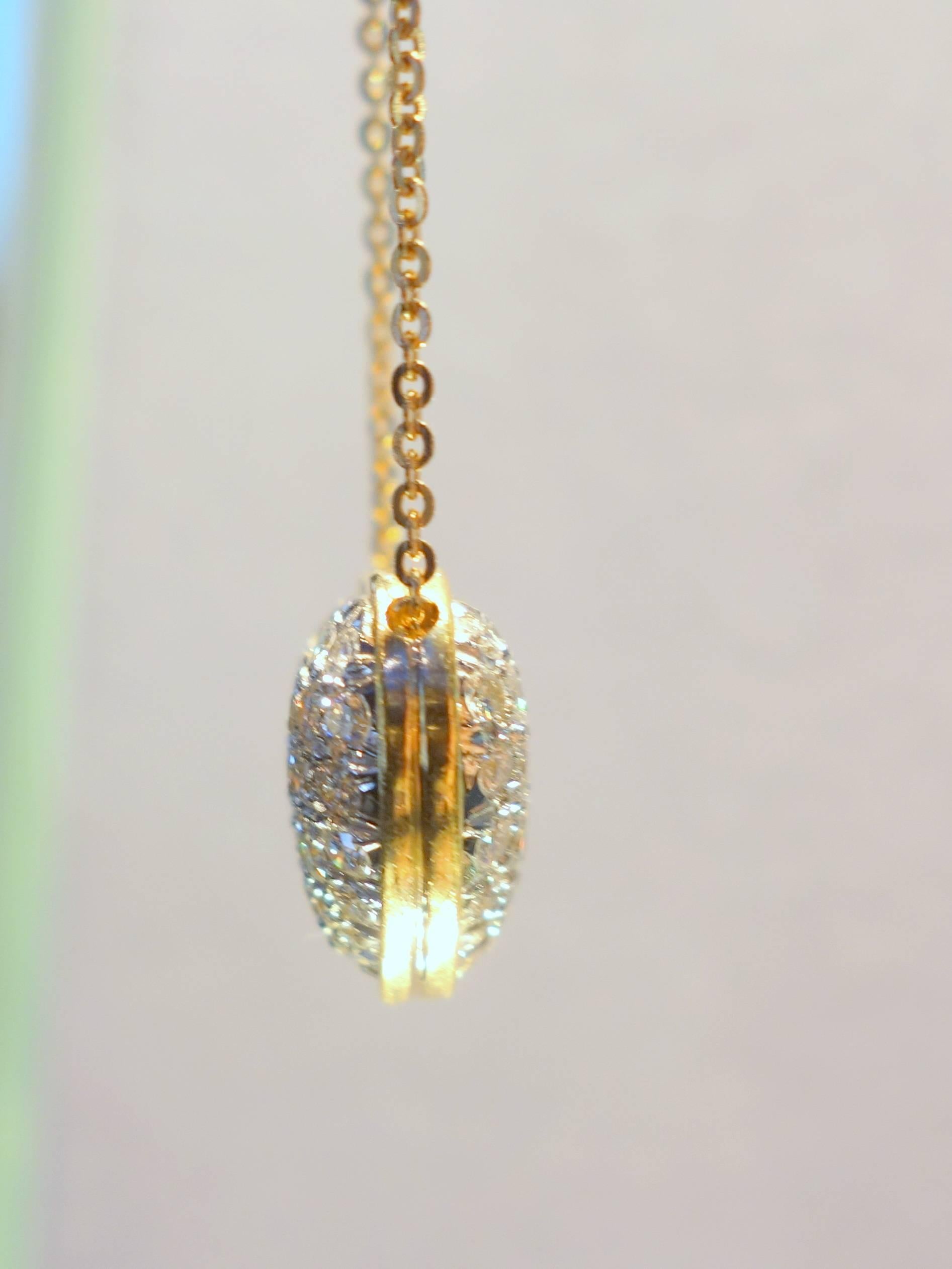 Très long collier sautoir en forme de cœur en or et platine avec pavé de diamants 2
