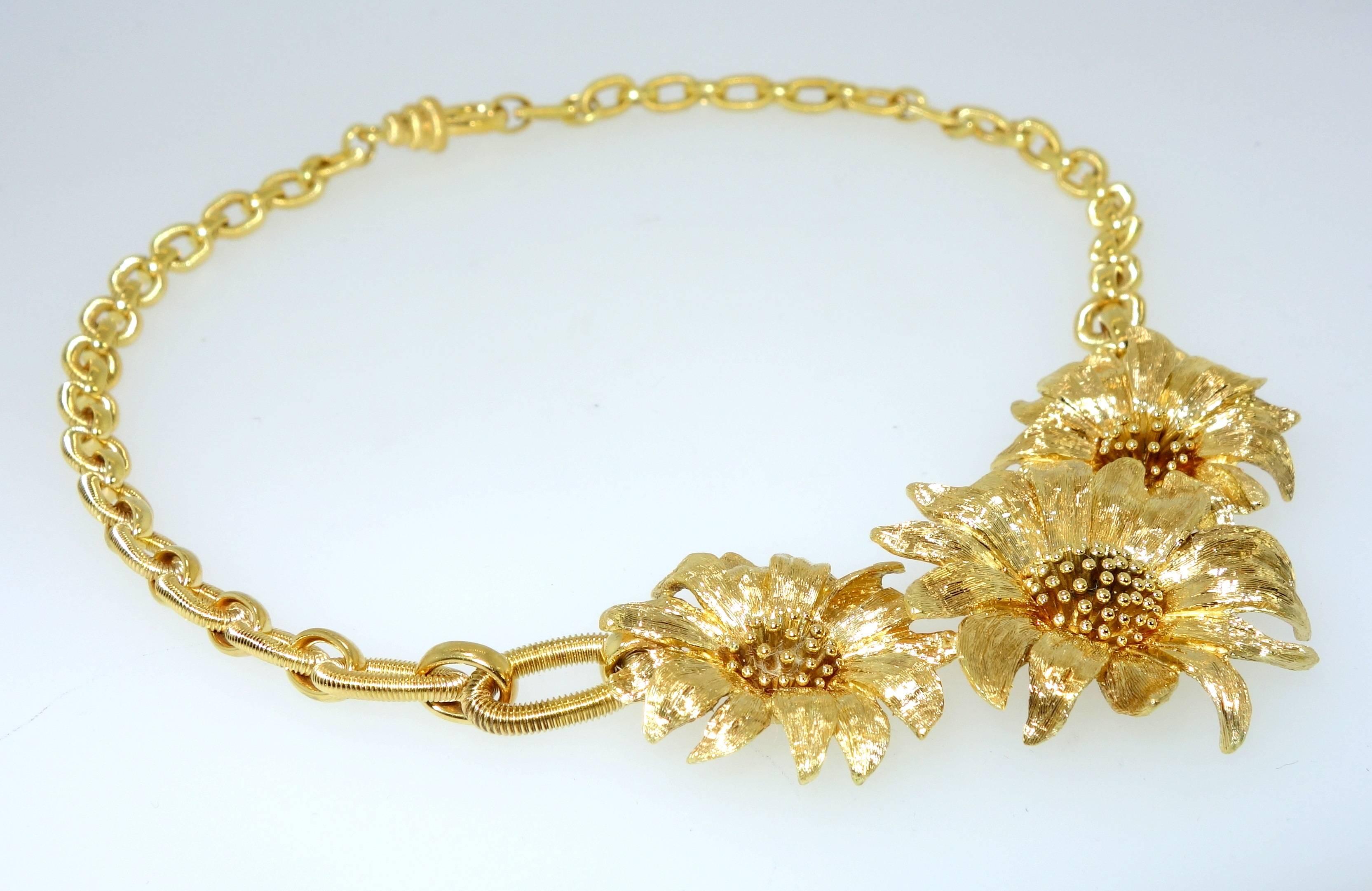 Contemporary Gold Sunflower Necklace In Excellent Condition In Aspen, CO