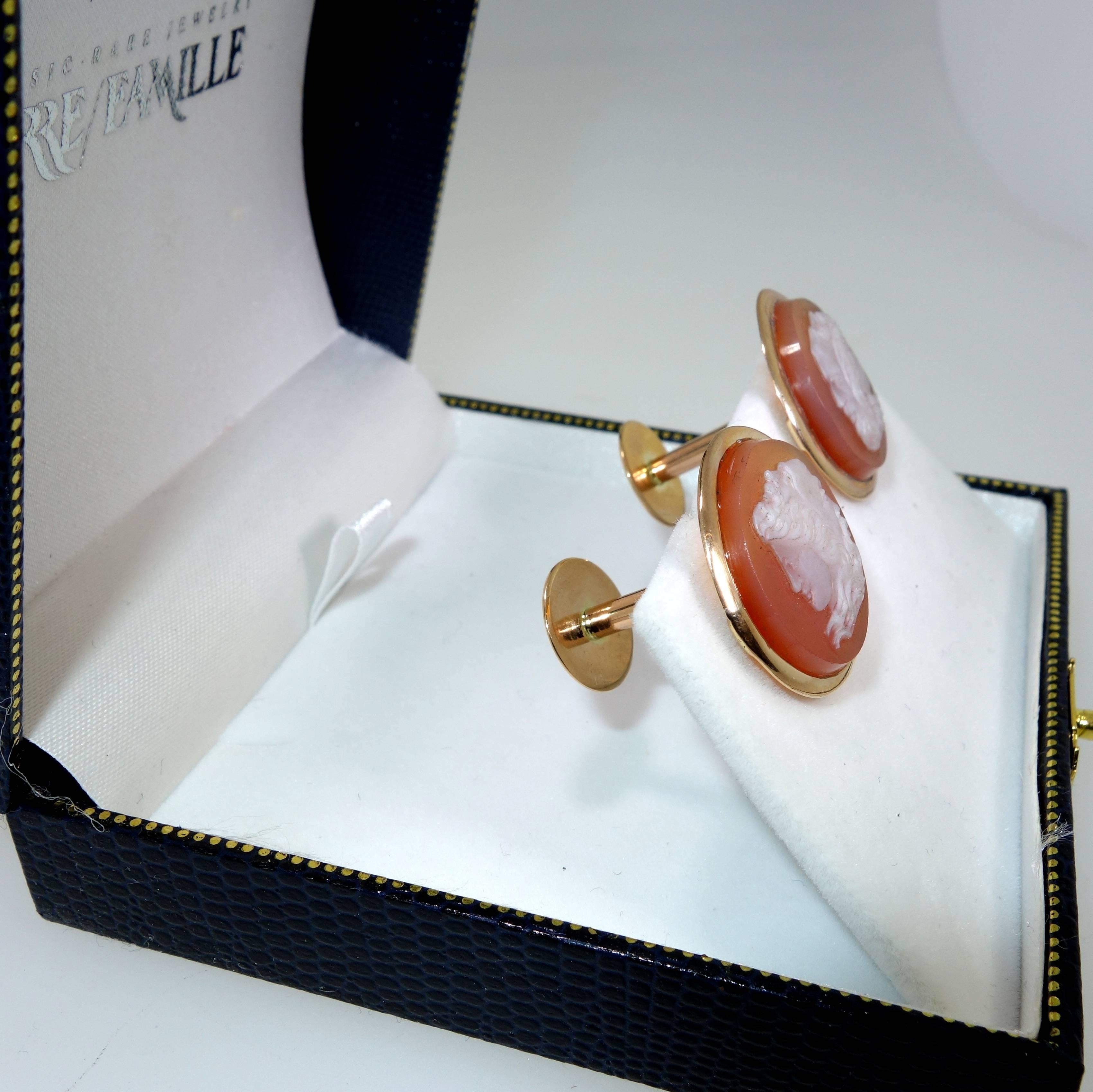 Three Neoclassic Faces in Agate Cufflinks In Excellent Condition In Aspen, CO