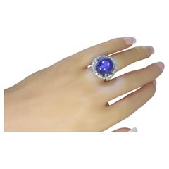 Zafiro Estrella Azul sin calentar clasificado por el GIA, con un peso de 27 cts y anillo de diamantes, c 1950.