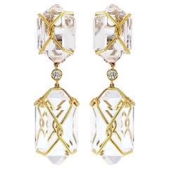 Lange Verdura-Ohrringe aus 18 Karat Diamanten und Bergkristall, Italien.