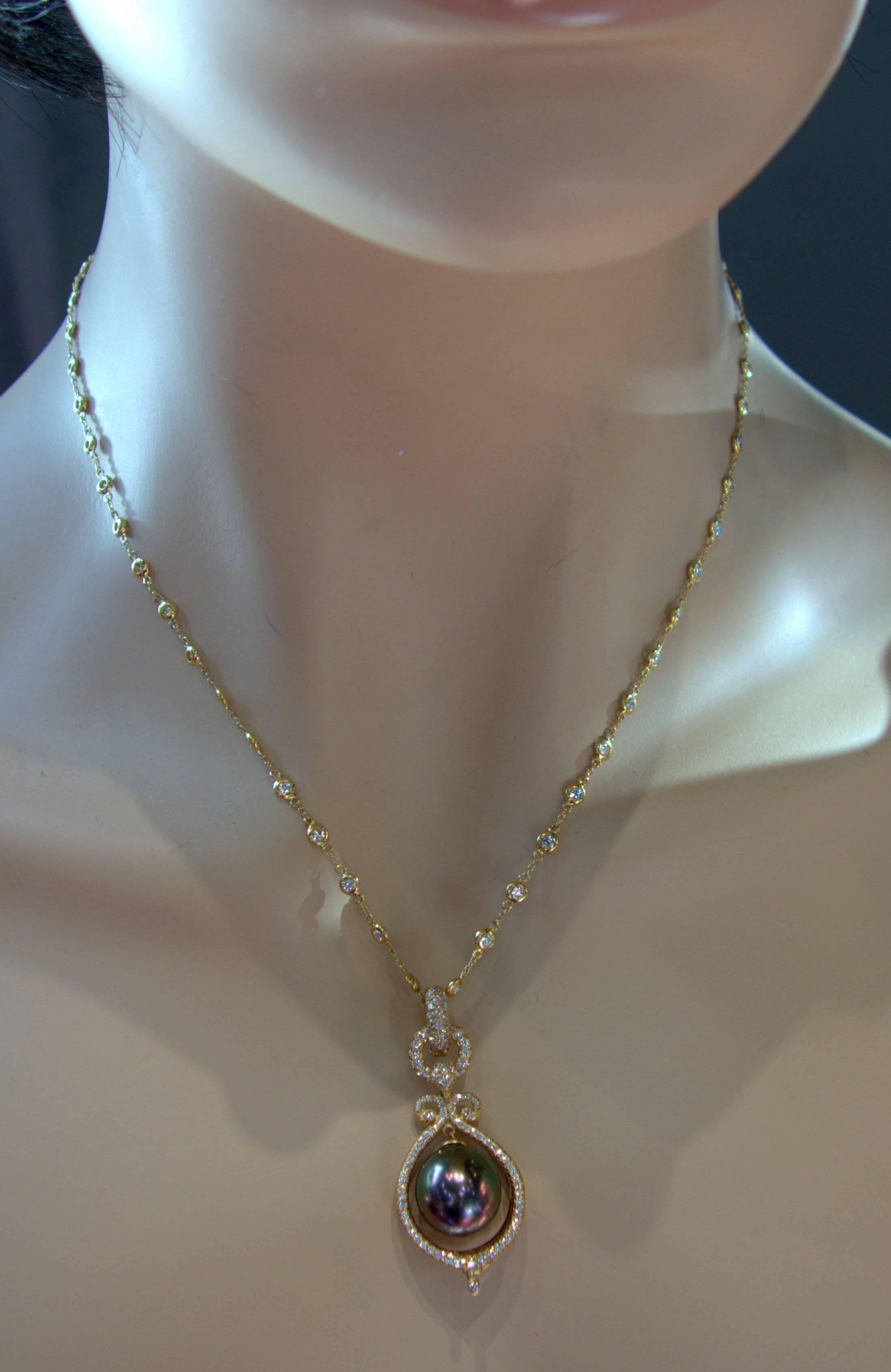 South Sea Black Pearl Diamond Gold pendant  In Excellent Condition In Aspen, CO