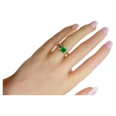 Or jaune 18, Bague contemporaine en émeraude de couleur verte Vivid & Greene et diamants blancs