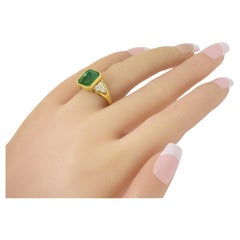 Anello con smeraldo colombiano da 4,85 carati con diamante certificato AGL in oro 18 carati
