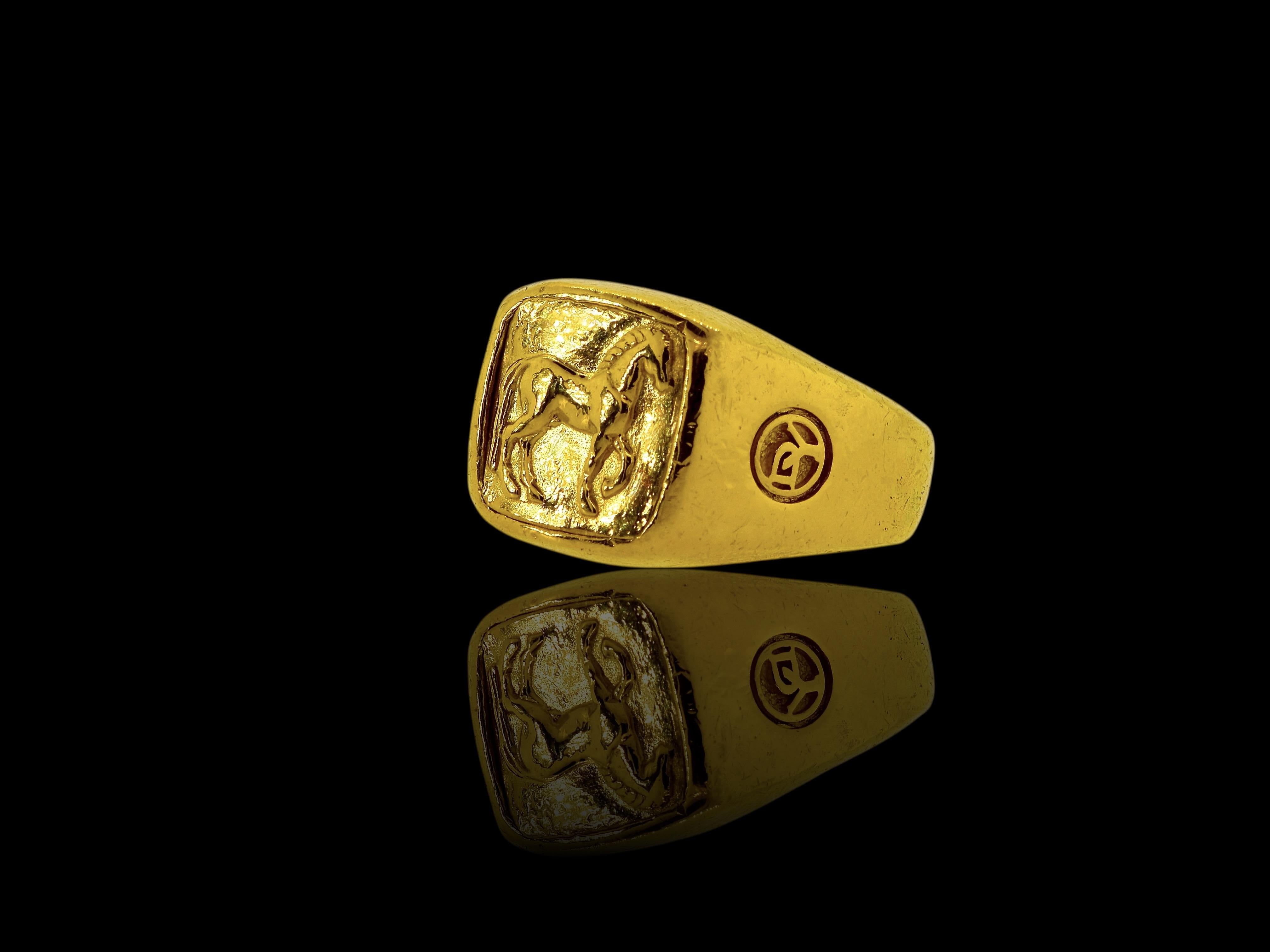 David Yurman 22K Gold Large Horse Signet Ring, Petrvs Collection, size 10.5 en vente