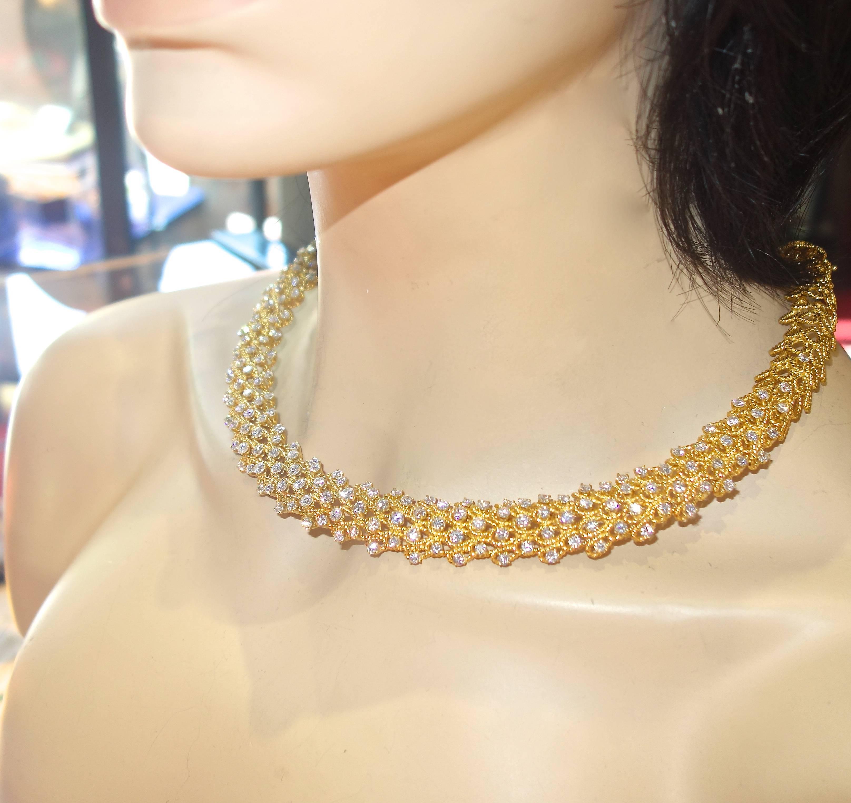18K Gold Wreath of Diamond Necklace. In Excellent Condition In Aspen, CO