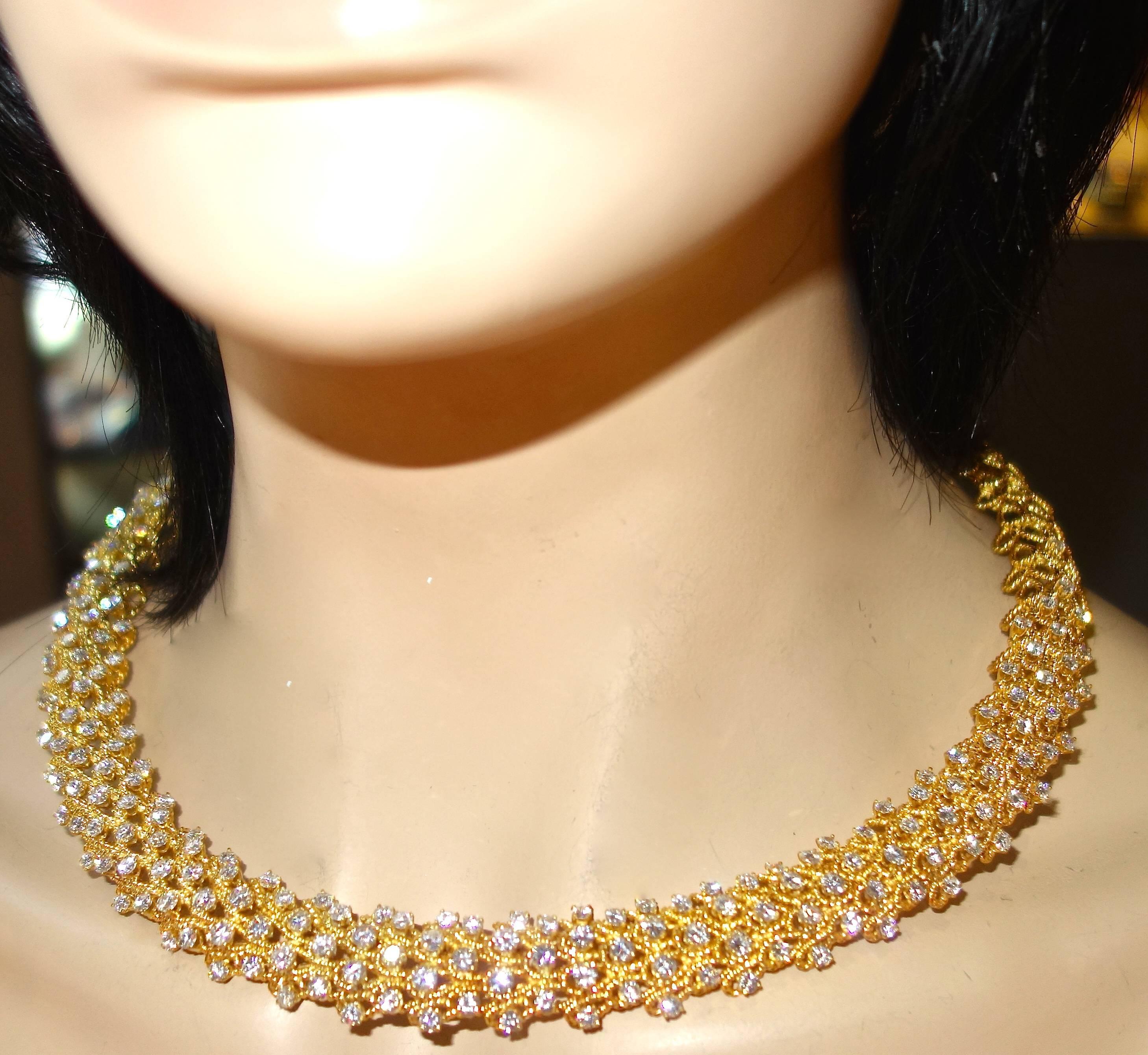 Contemporary 18K Gold Wreath of Diamond Necklace.