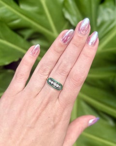 Anillo de cóctel vintage de oro amarillo de 14k con esmeraldas y diamantes