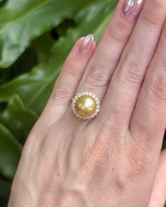 Vintage 18k Yellow Gold South Sea Golden Pearl Diamond Halo Ring