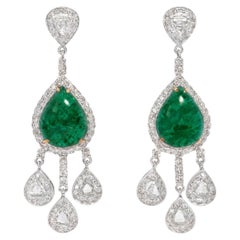 Pendientes de oro con esmeralda verde de 16 quilates en forma de cabujón y diamantes tallados en rosa