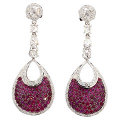 Pendientes de oro de 18 quilates con rubíes de 16 quilates, zafiros y diamantes