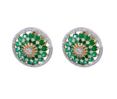 Ohrringe aus 18-karätigem Gelbgold mit Smaragden (2,4 Karat) und Diamanten (1,0 Karat)