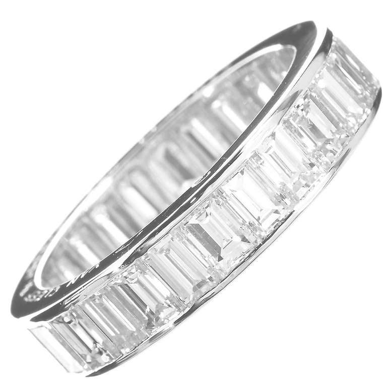A diamond baguettes in 18k white gold wedding band by Van Cleef & Arpels contains approximately 5.00cts of exceptional whiteness and VVS clarity diamonds. Signed Van Cleef & Arpels with French Hallmarks.  Measures 4.6mm wide.
Ring size 6.5