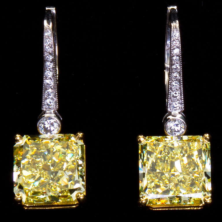 A pair of yellow diamond swan-neck drop earrings 10.67cts total weight by Graff London. Signed Graff.

Dealer ref No. 5666
_
TMW Jewels Co. is a family owned jewelry boutique in the heart of New York City's jewelry district. Founded in the
