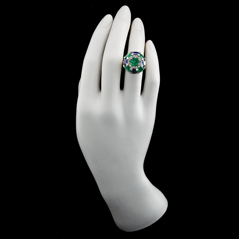 French 1950s Emerald Sapphire Peacock Dome Ring In Excellent Condition In Lakewood, NJ