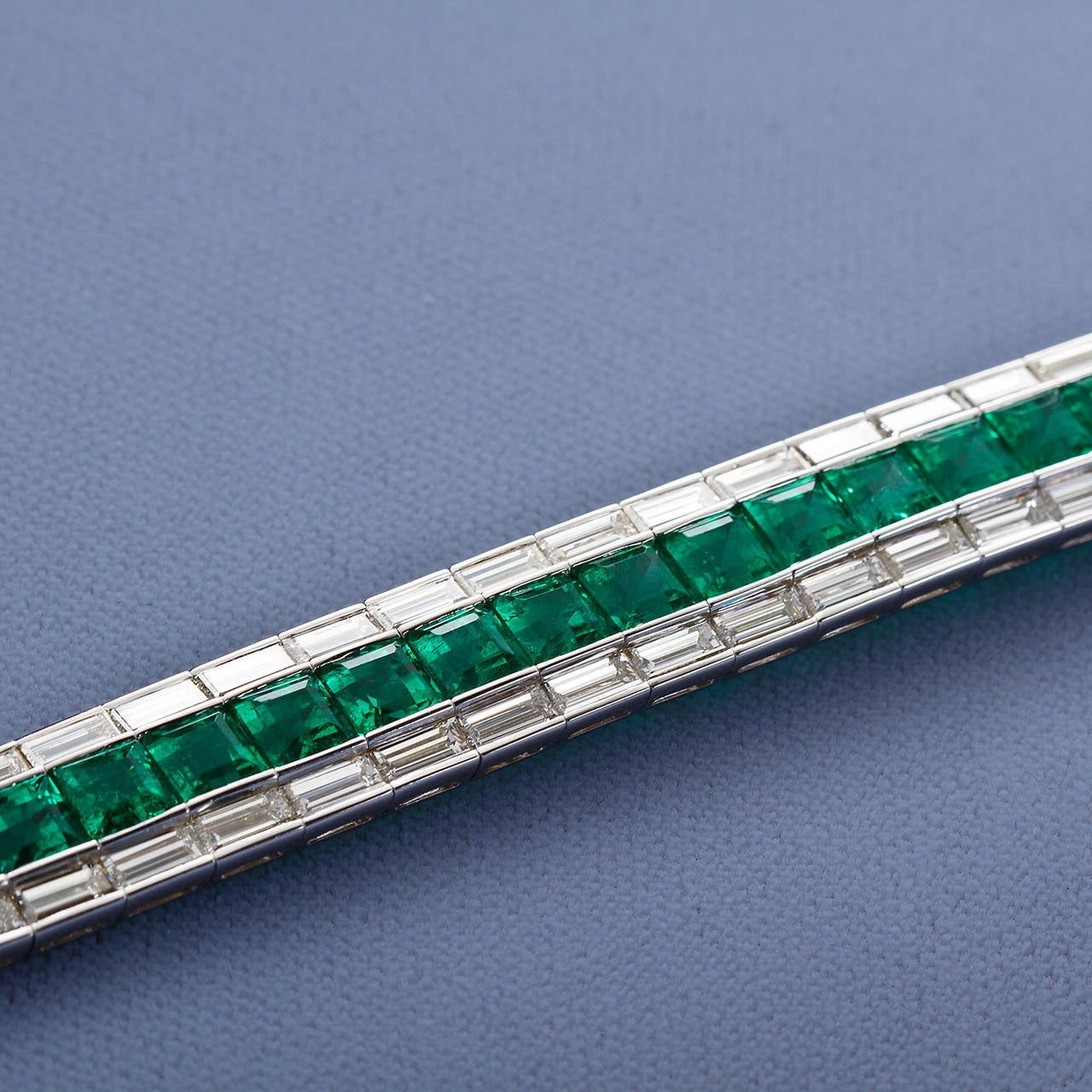 Superb Classic Colombian Emerald Diamond Gold Line Tennis Bracelet In Excellent Condition In Lakewood, NJ