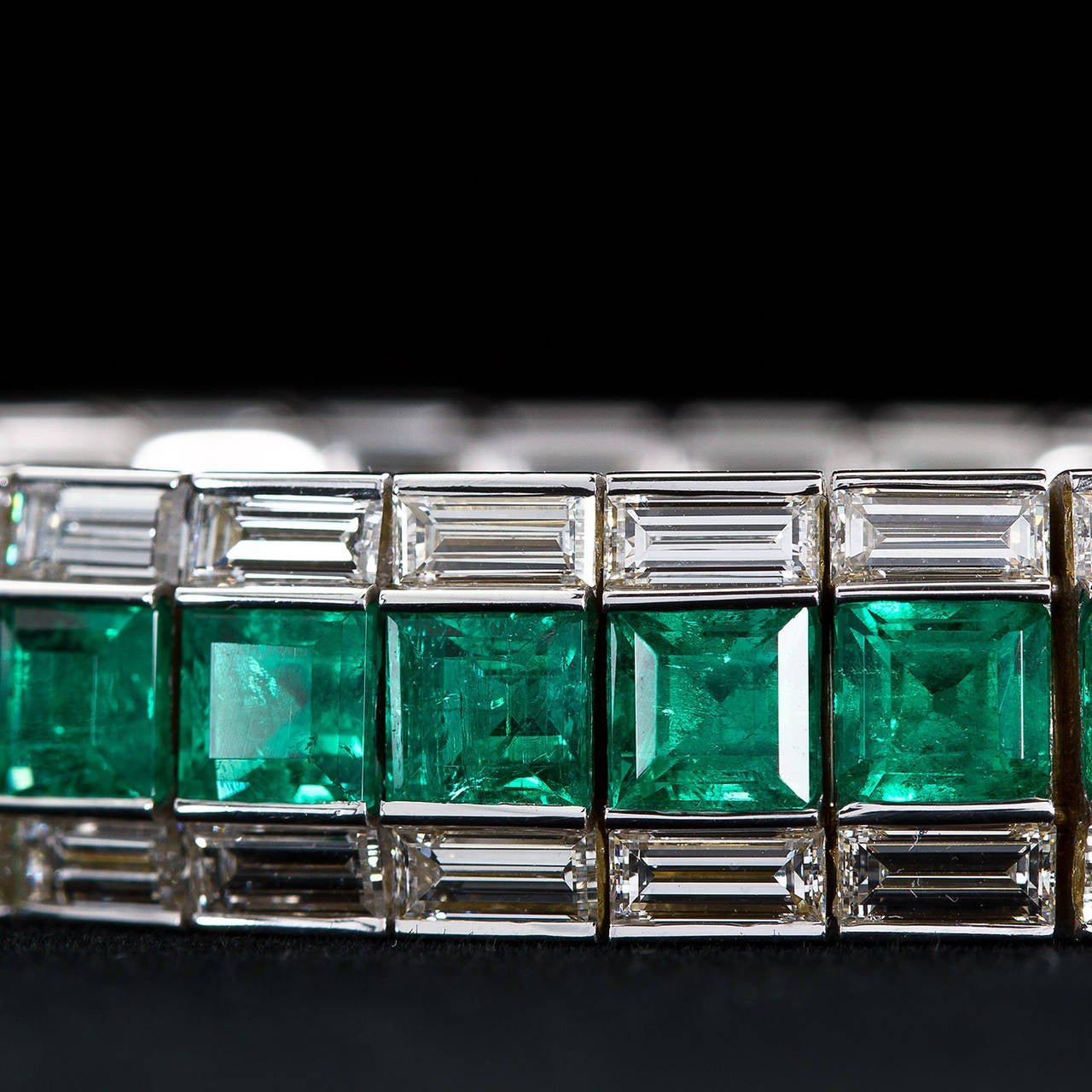 Women's Superb Classic Colombian Emerald Diamond Gold Line Tennis Bracelet