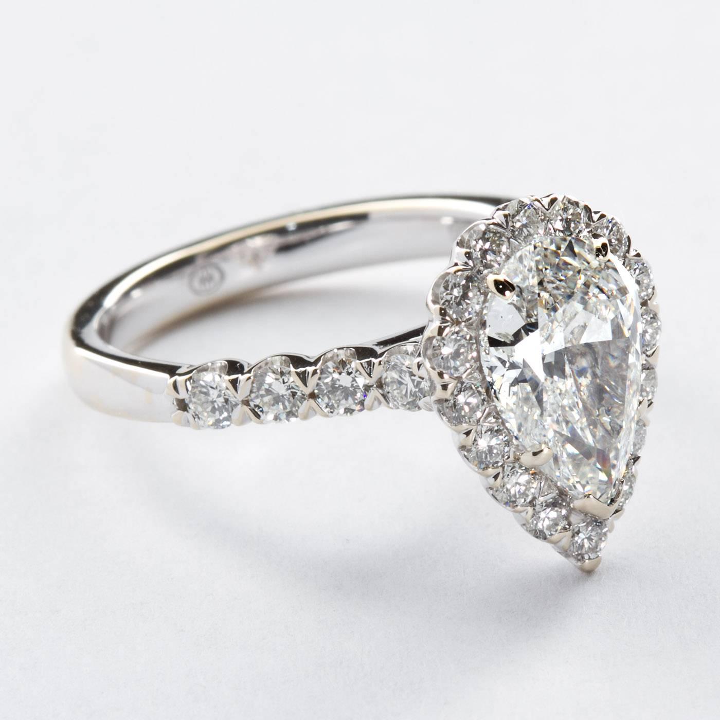 Women's 2.00 Carat GIA Cert Pear Shaped Diamond gold Halo Engagement Ring