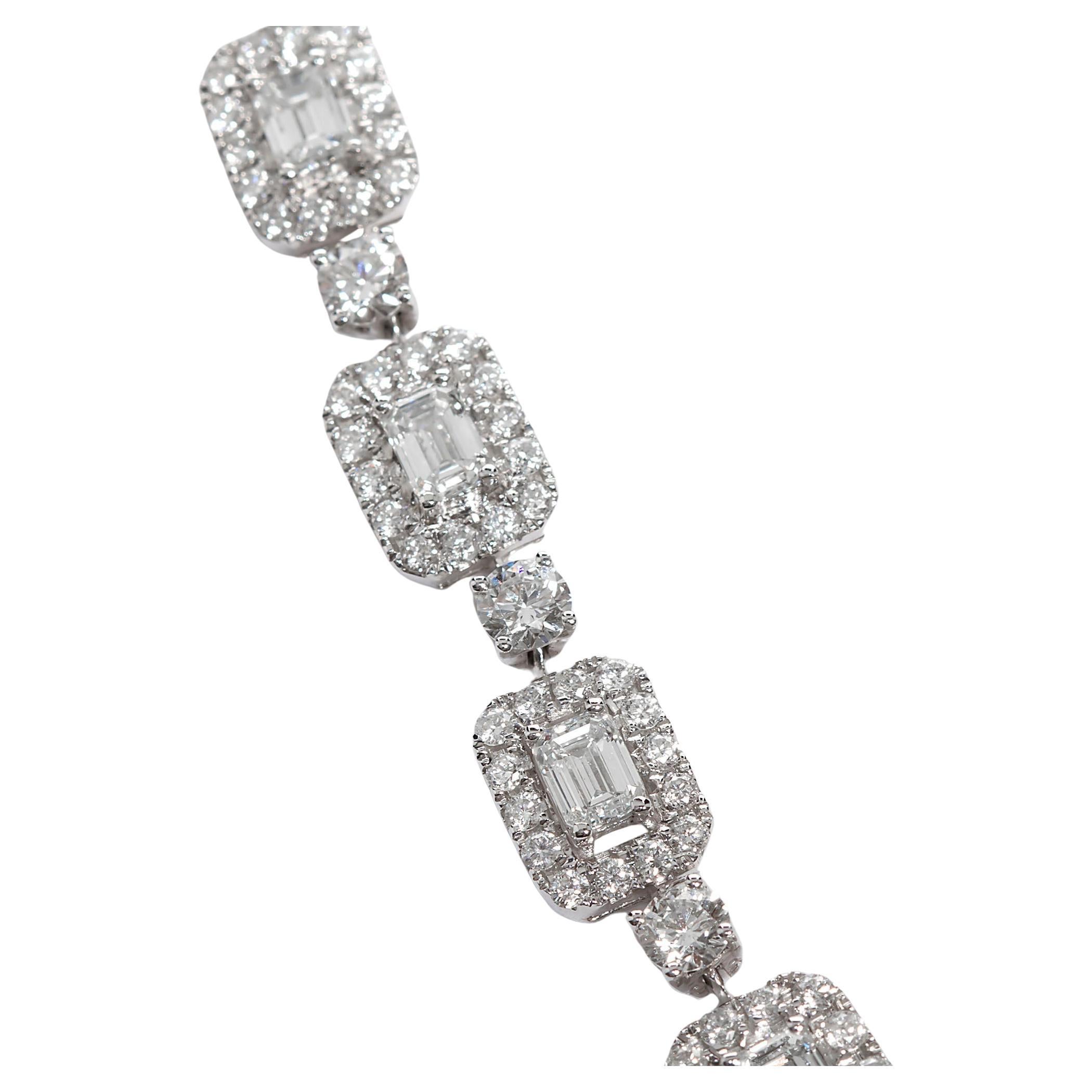 24" 18-karat Emerald & Round Diamond Necklace  For Sale