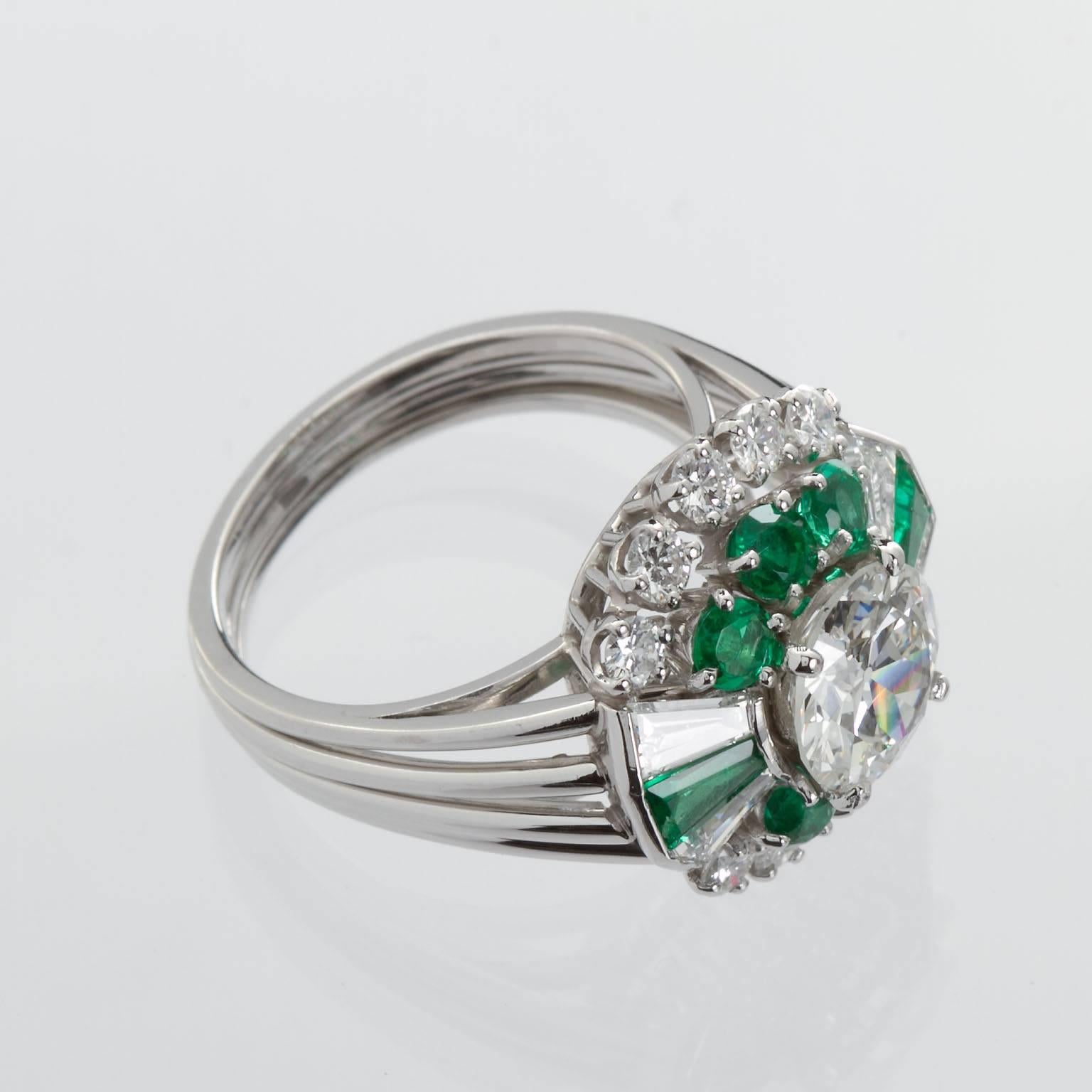Raymond C. Yard Art Deco 1,50 Karat Smaragdring mit altem europäischen Diamanten im Zentrum von Raymond C. Yard 1