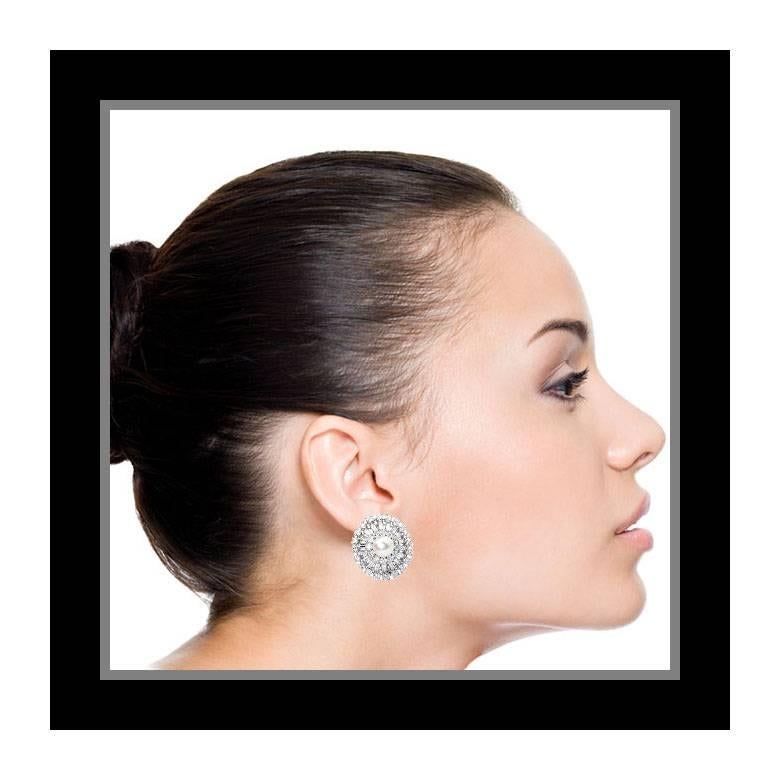 Boucles d'oreilles en grappe de diamants et de perles de 14,80 carats Pour femmes en vente