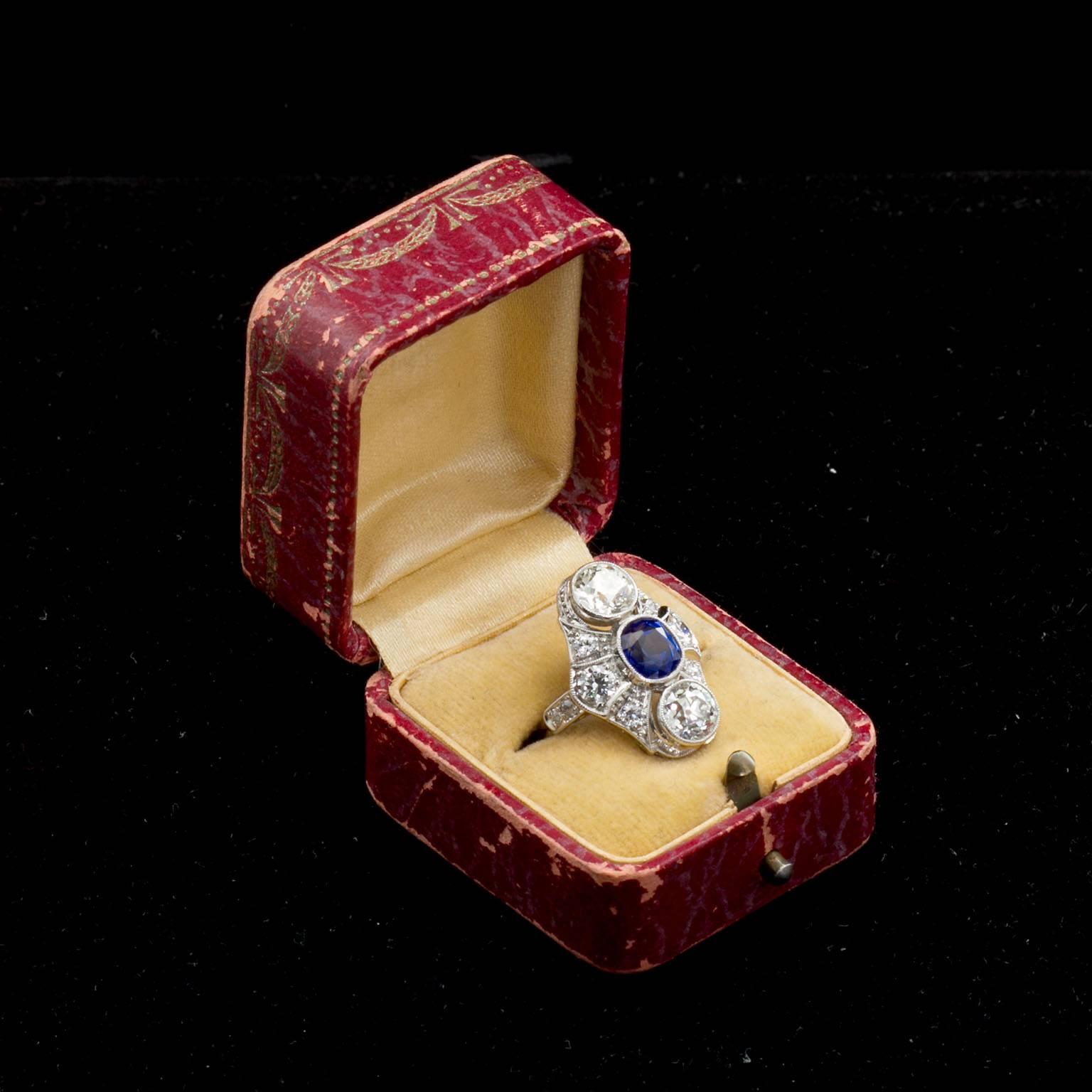 Art Deco Kashmir No Heat Sapphire 1.66 Carat and Diamond Ring AGL Cert 4