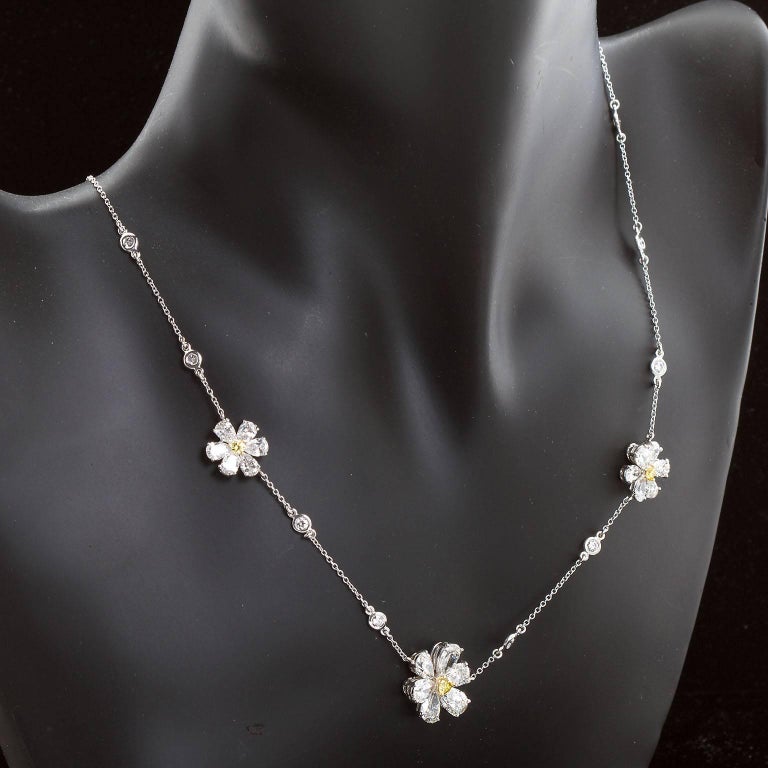 Three Flower Pendant Diamond Yard Necklace For Sale at 1stDibs