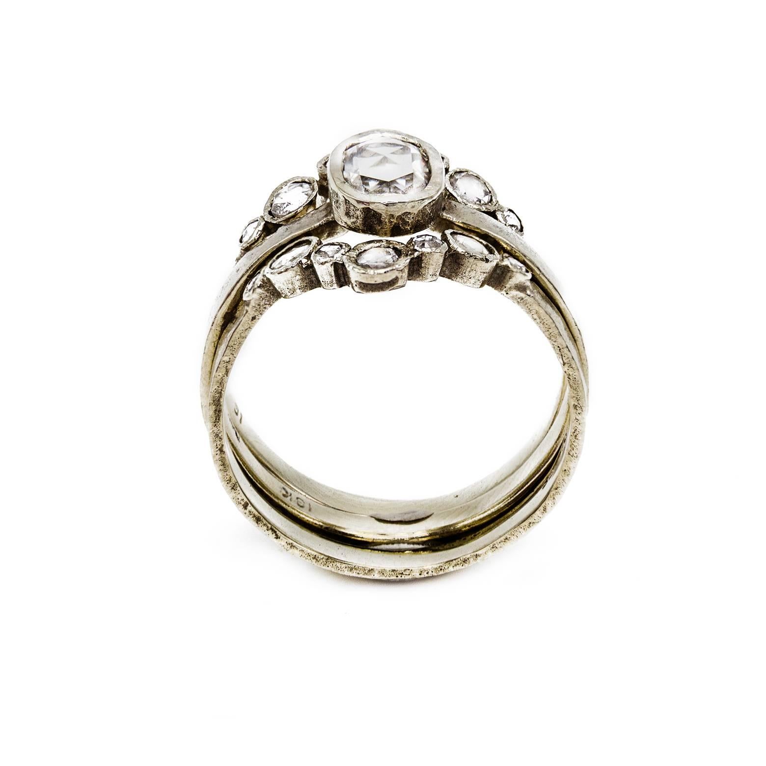 Modernista Anello moderno a tre pezzi con diamante taglio rosa in oro bianco in stile Art Deco in vendita
